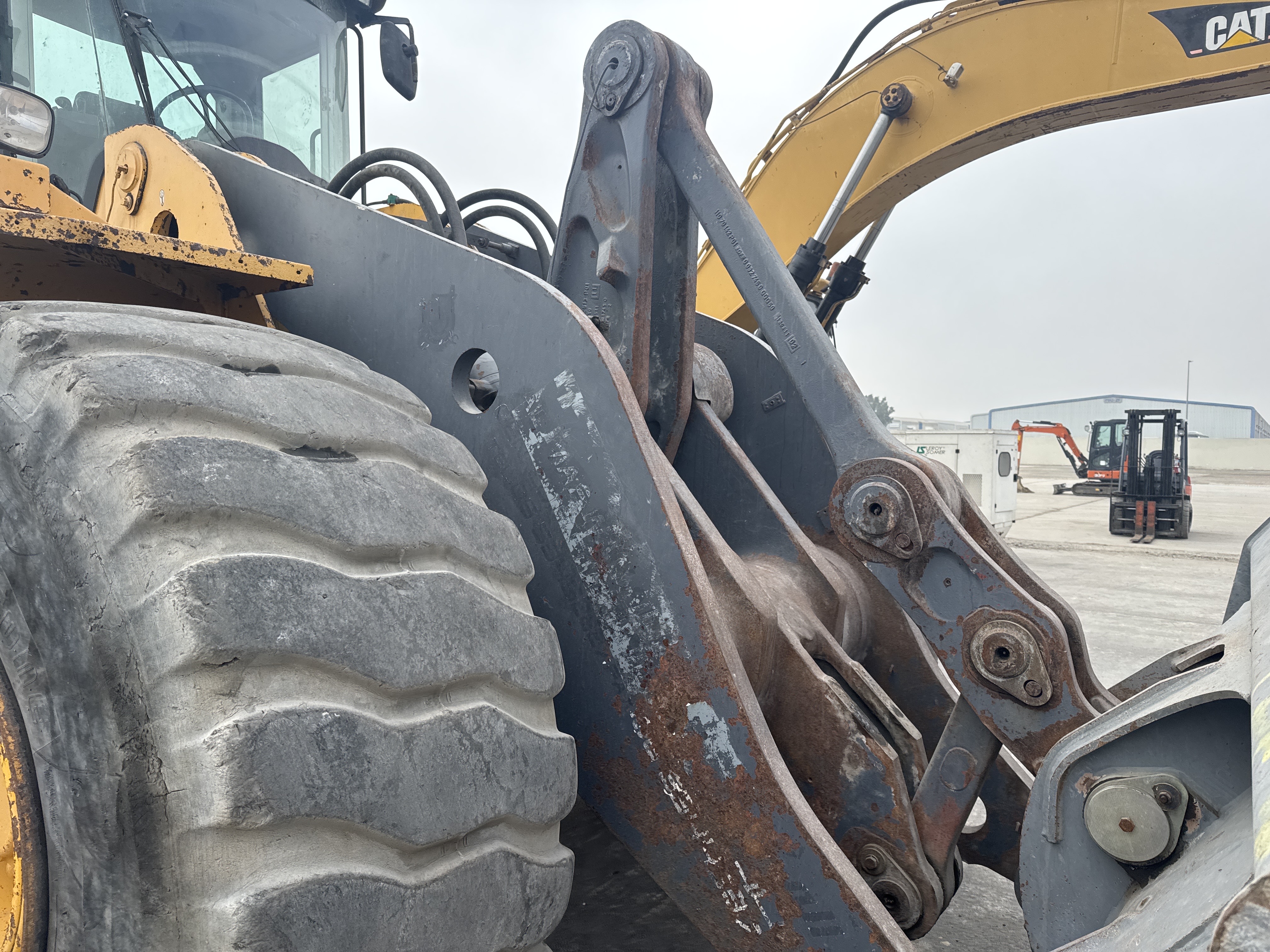 WHL-007-Volvo-L220G-Wheel-loaders-inspection-Chassis-Lift-arm-2