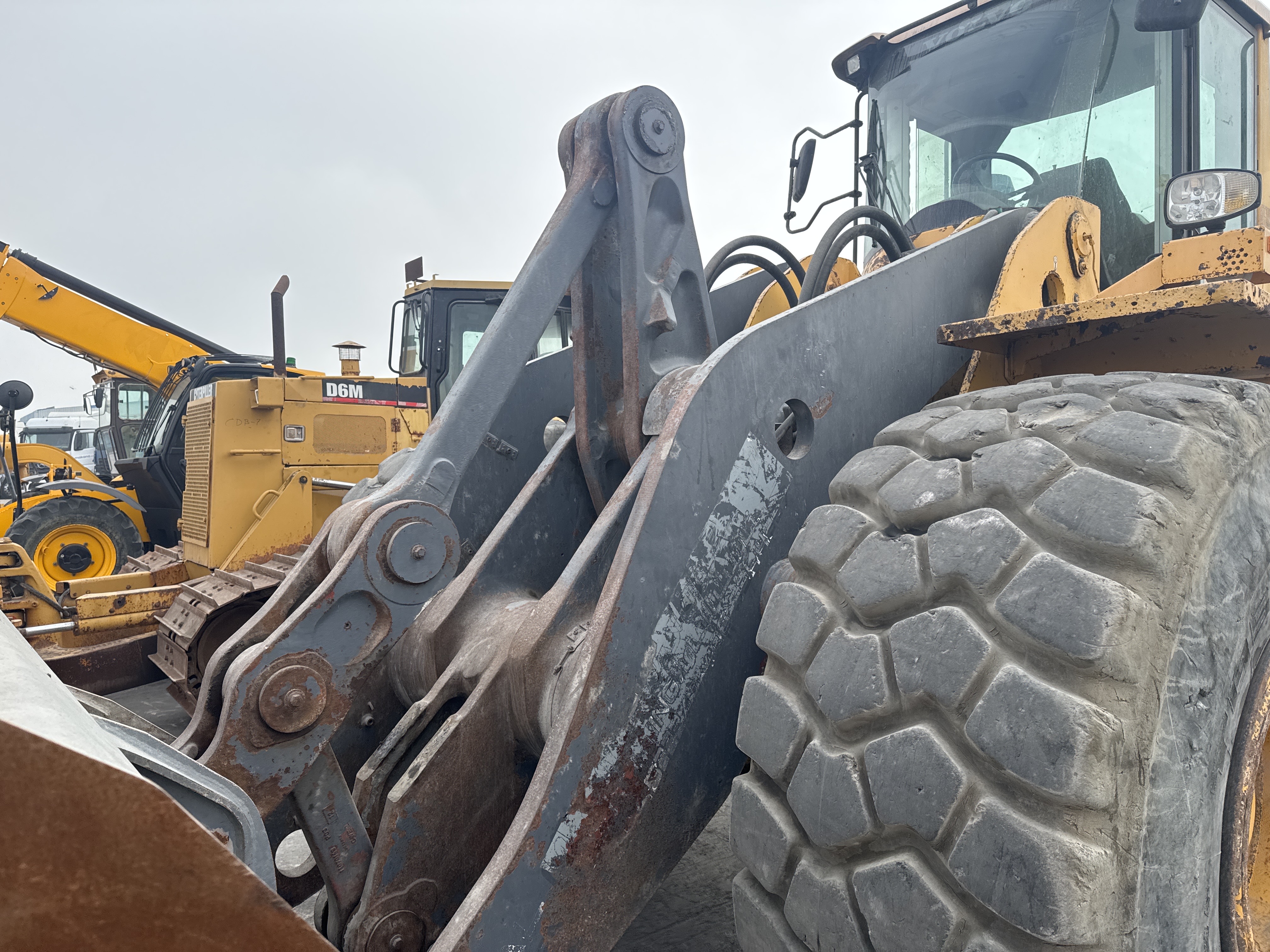 WHL-007-Volvo-L220G-Wheel-loaders-inspection-Chassis-Lift-arm-2