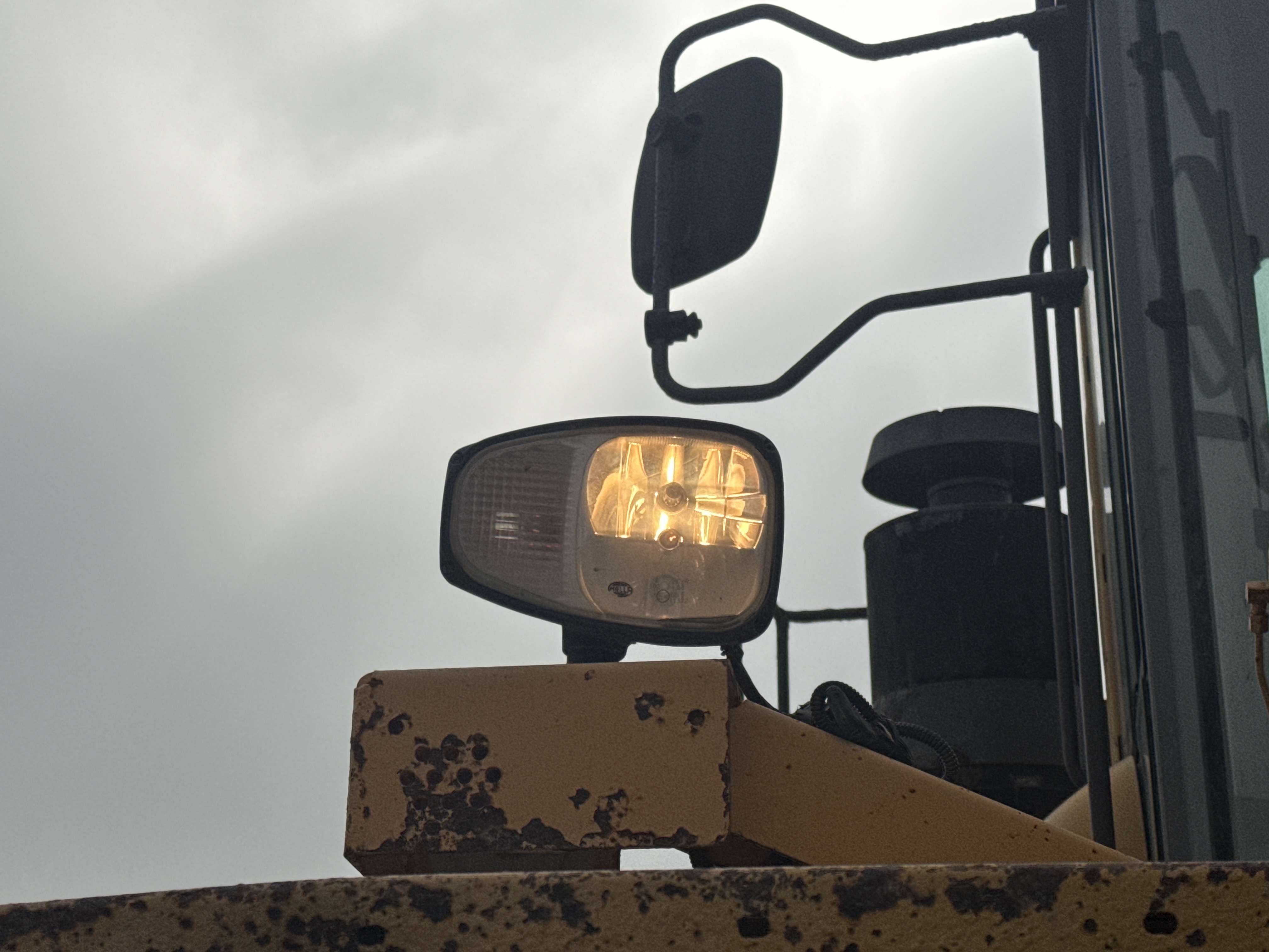 WHL-007-Volvo-L220G-Wheel-loaders-inspection-Electronic-Lights-and-signals-2
