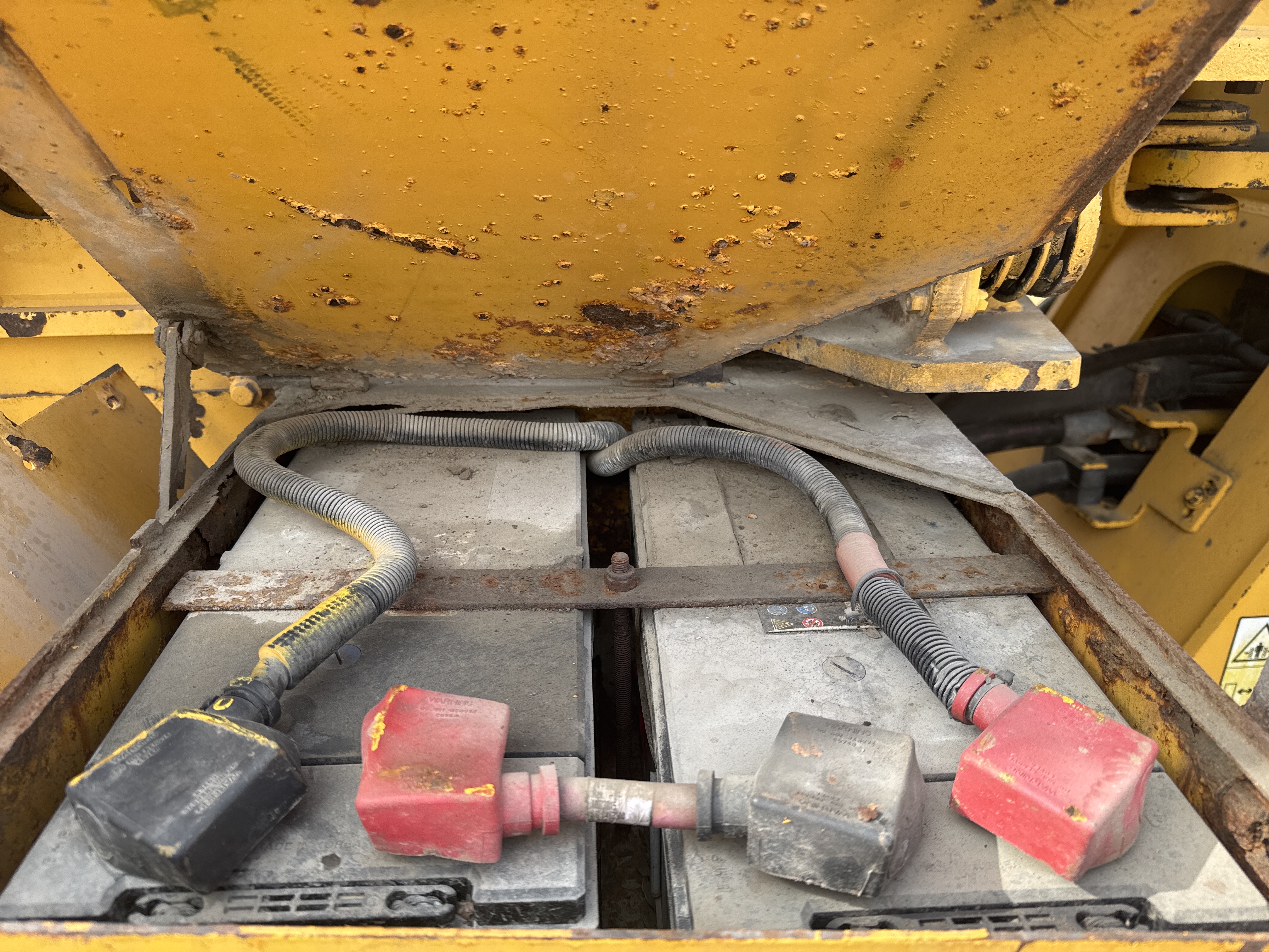 WHL-007-Volvo-L220G-Wheel-loaders-inspection-Electronic-Battery-2
