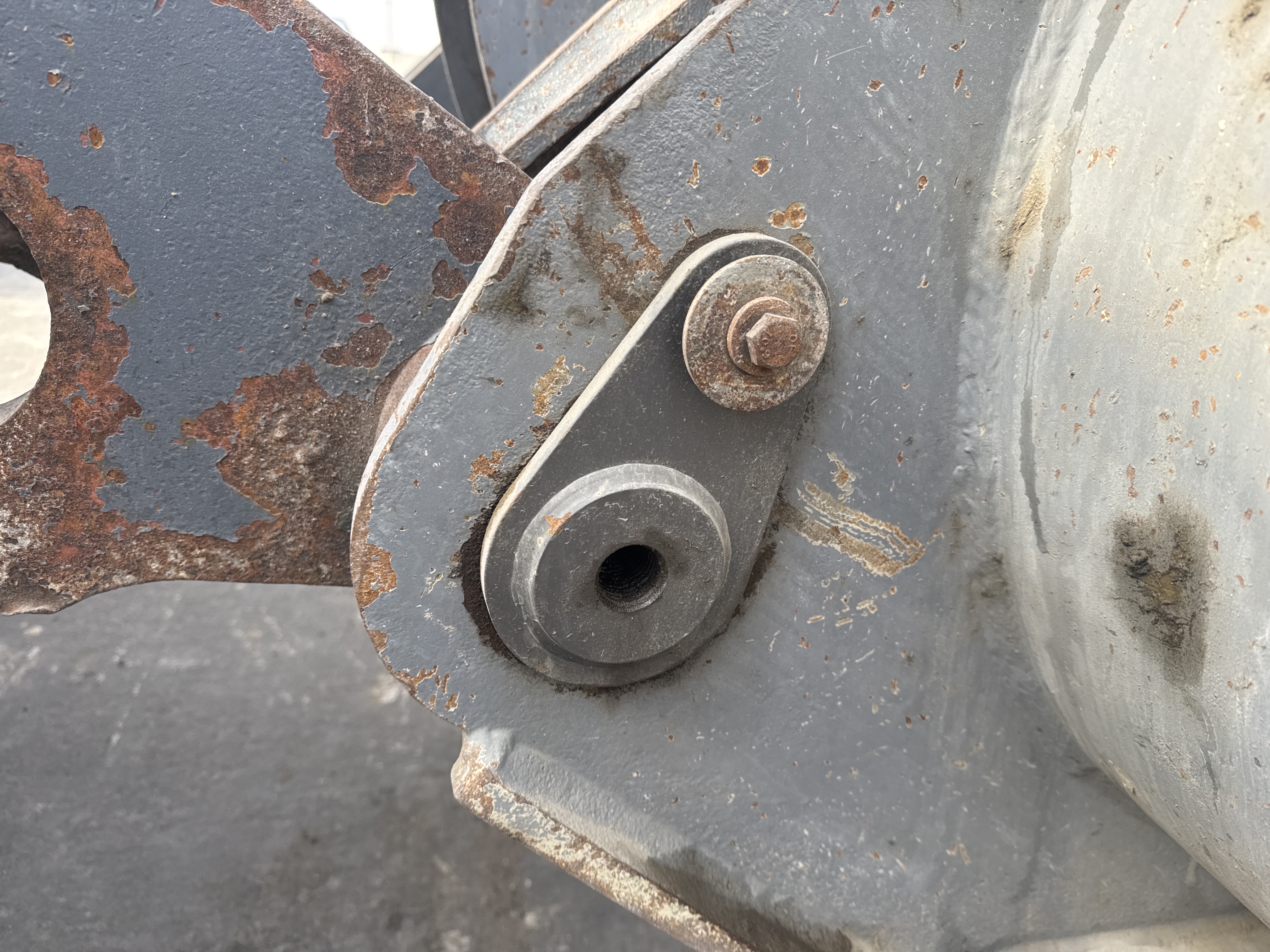 WHL-007-Volvo-L220G-Wheel-loaders-inspection-Hydraulics-Hydraulic-pins-/-locks-2