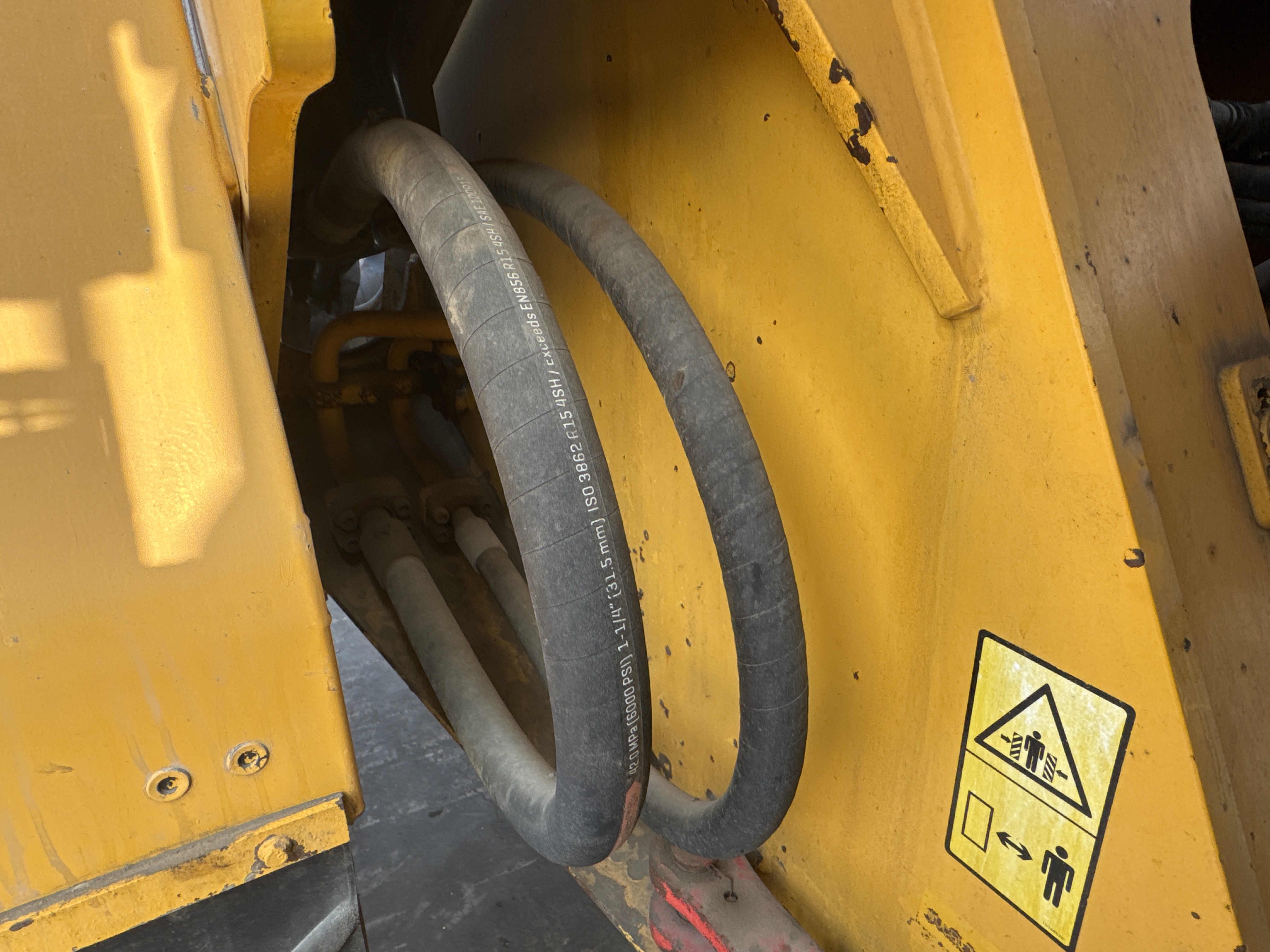 WHL-007-Volvo-L220G-Wheel-loaders-inspection-Hydraulics-Hydraulic-hoses-and-lines-2