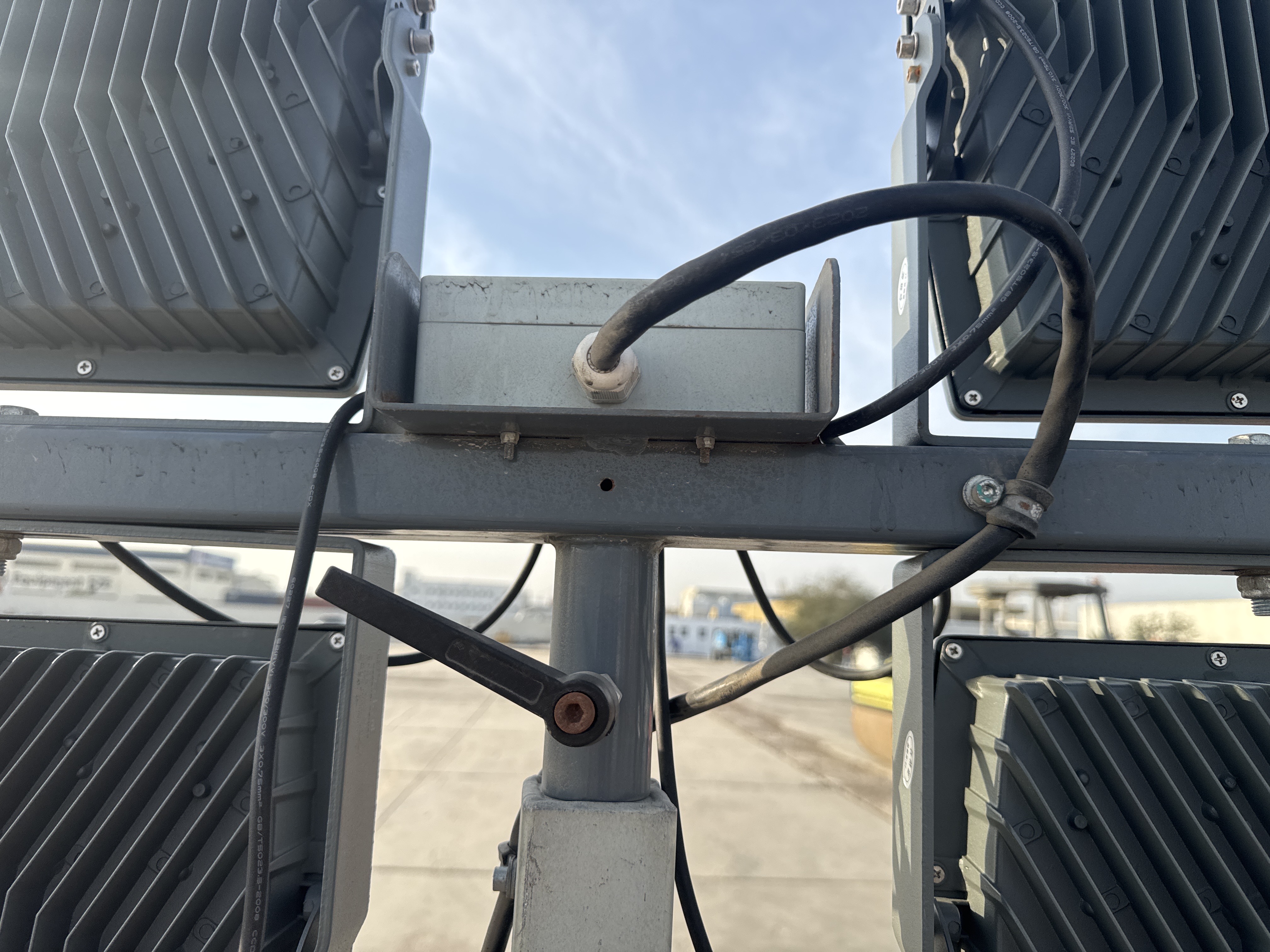 LTA-001-Furd-FZM-1000B-Light-towers-inspection-Electronics-Wires-2