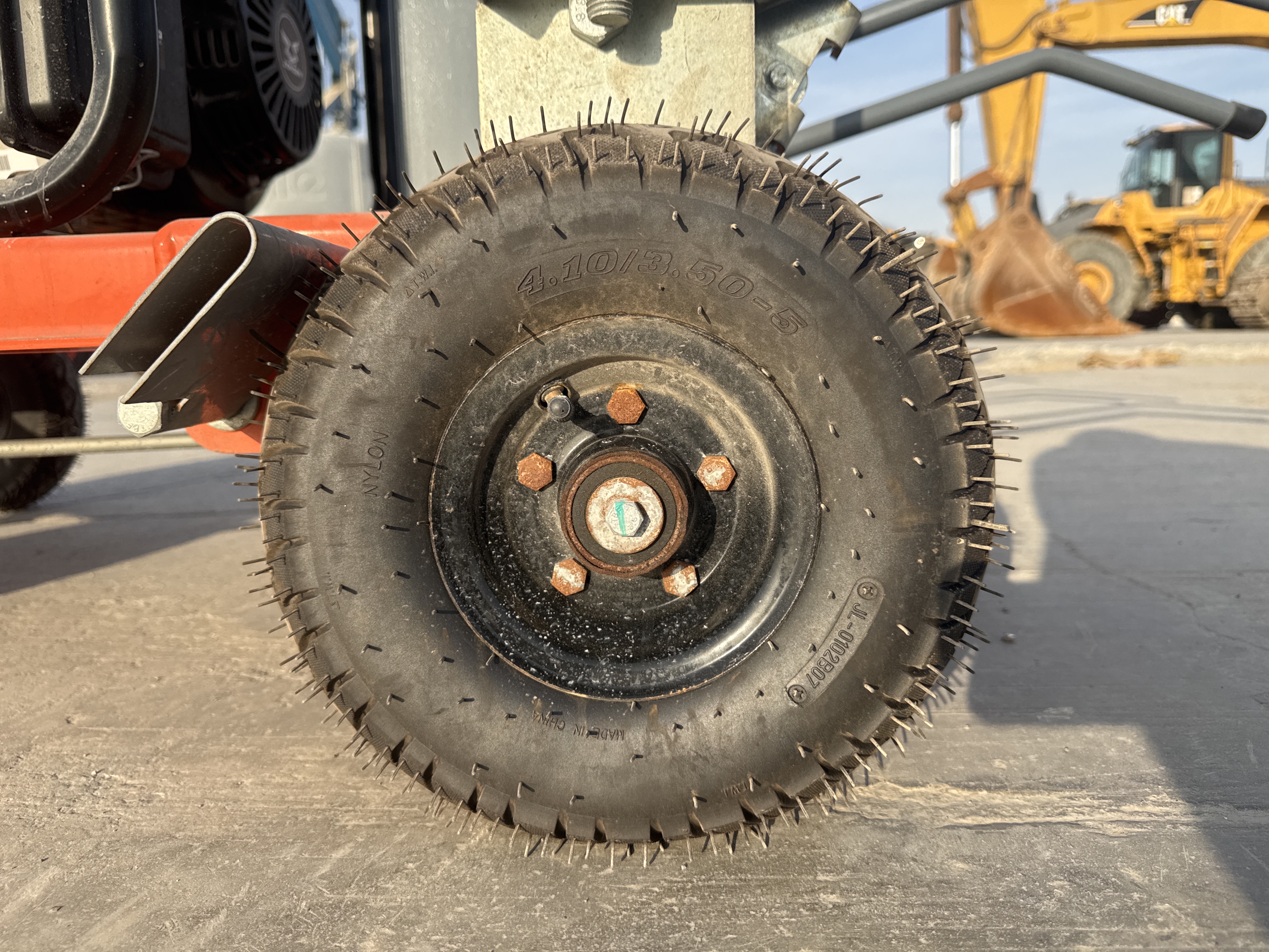 LTA-001-Furd-FZM-1000B-Light-towers-inspection-Structure-Left-rear-tire-/-wheel-hub---condition-2