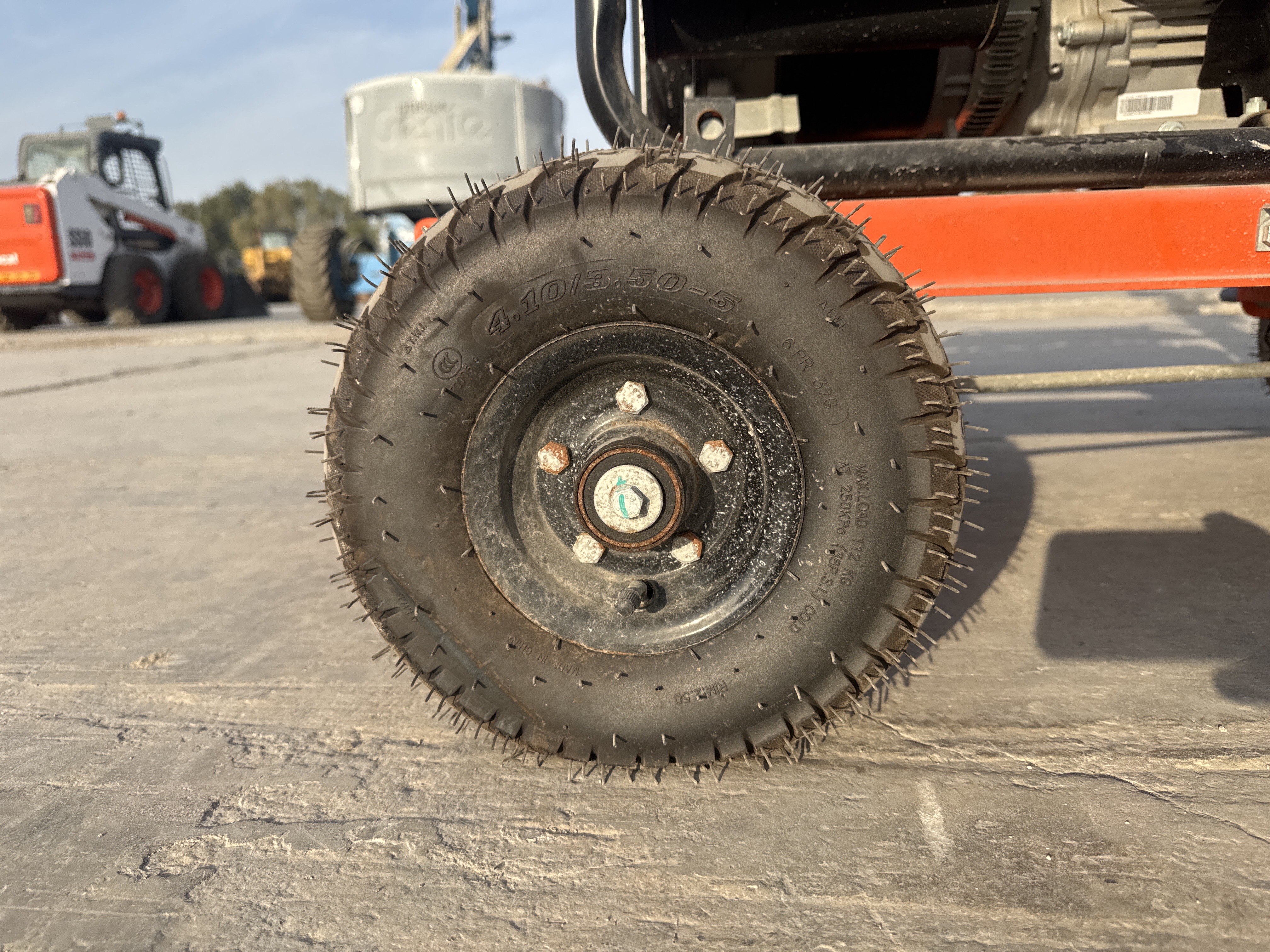 LTA-001-Furd-FZM-1000B-Light-towers-inspection-Structure-Left-front-tire-/-wheel-hub---condition-2