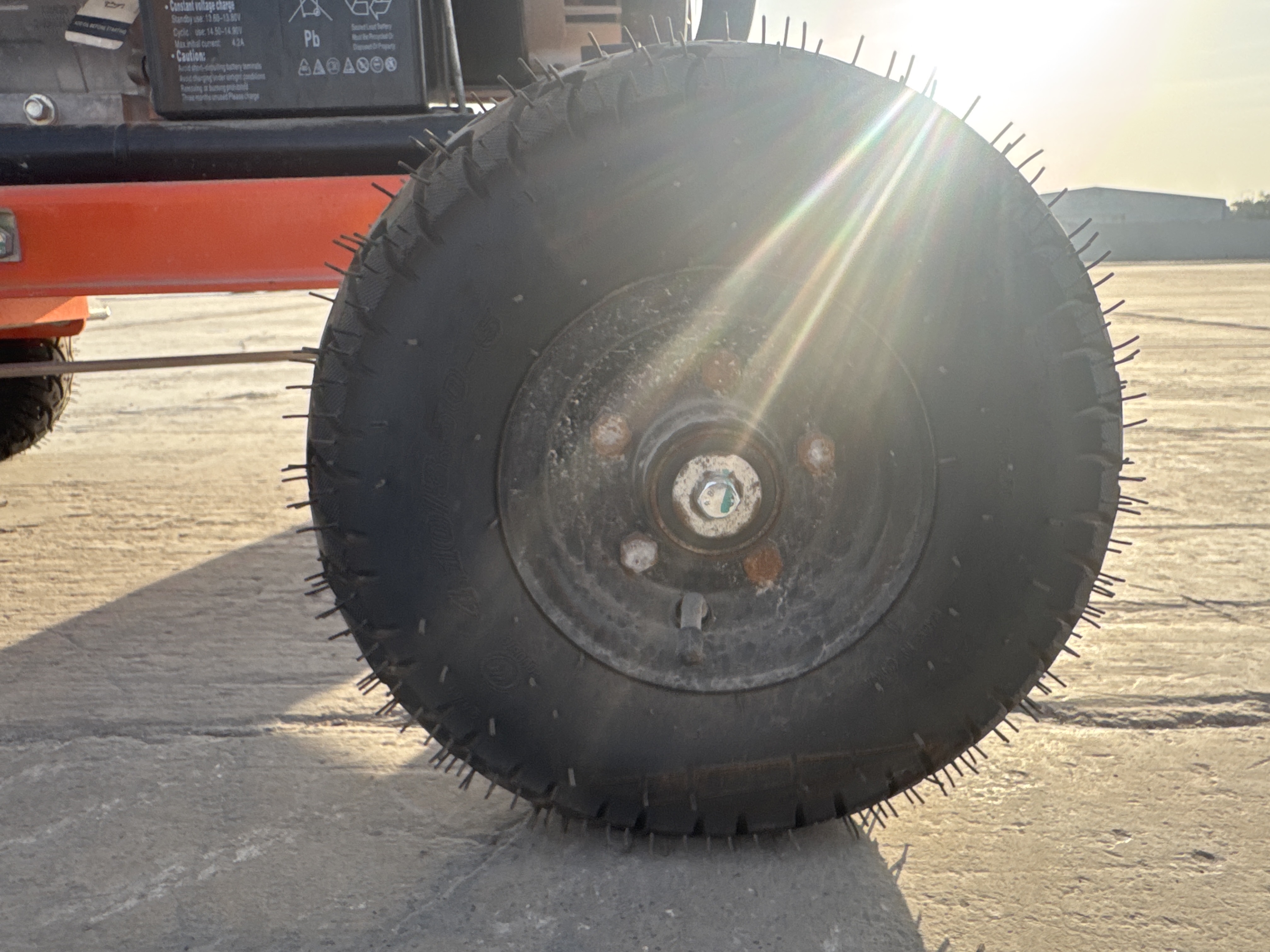 LTA-001-Furd-FZM-1000B-Light-towers-inspection-Structure-Right-front-tire-/-wheel-hub---condition-2