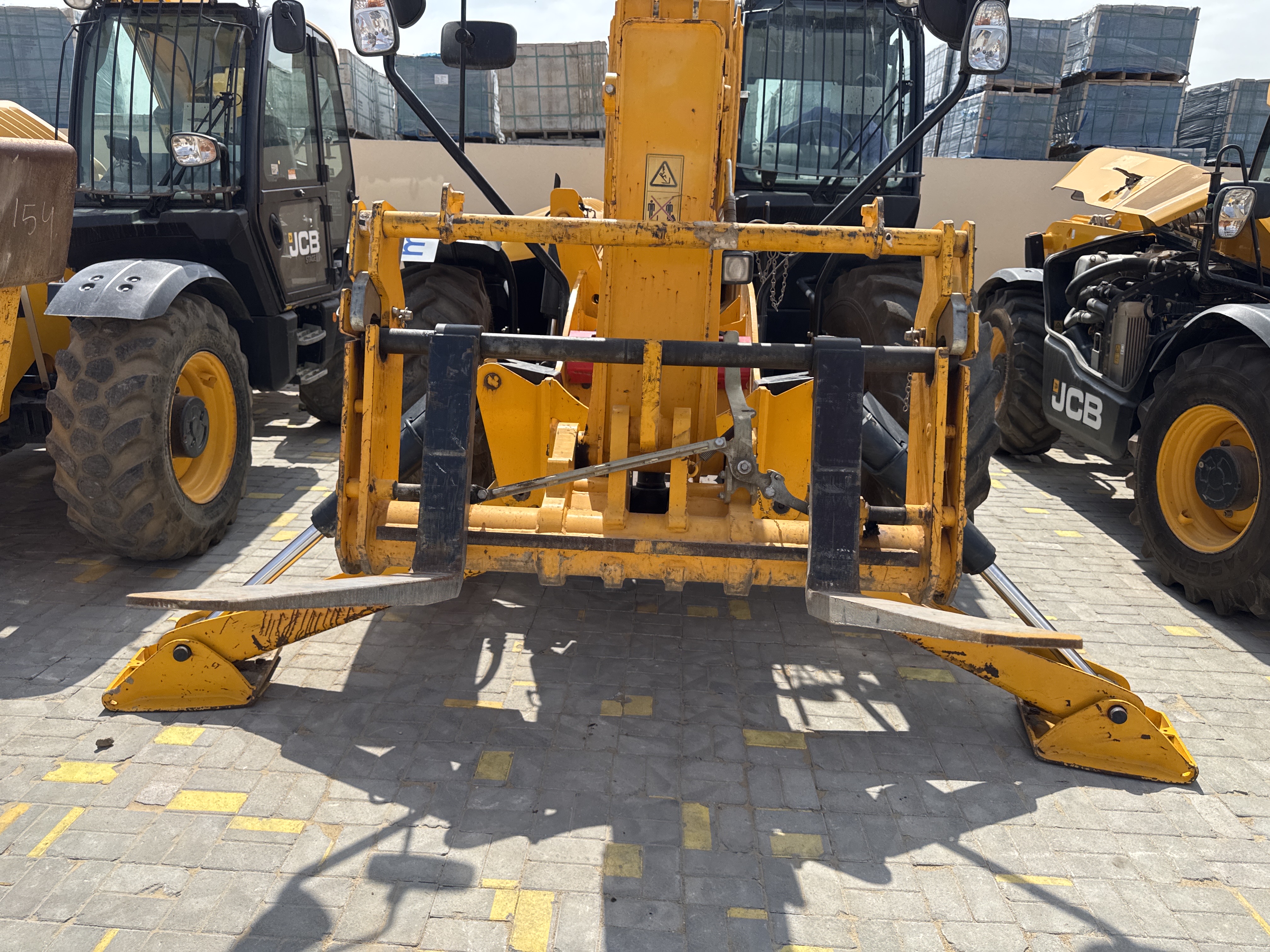 THM-008-جي-سي-بي-540-170-رافعات-تلسكوبية-فحص-المرفقات-مرفق-الرفع-1