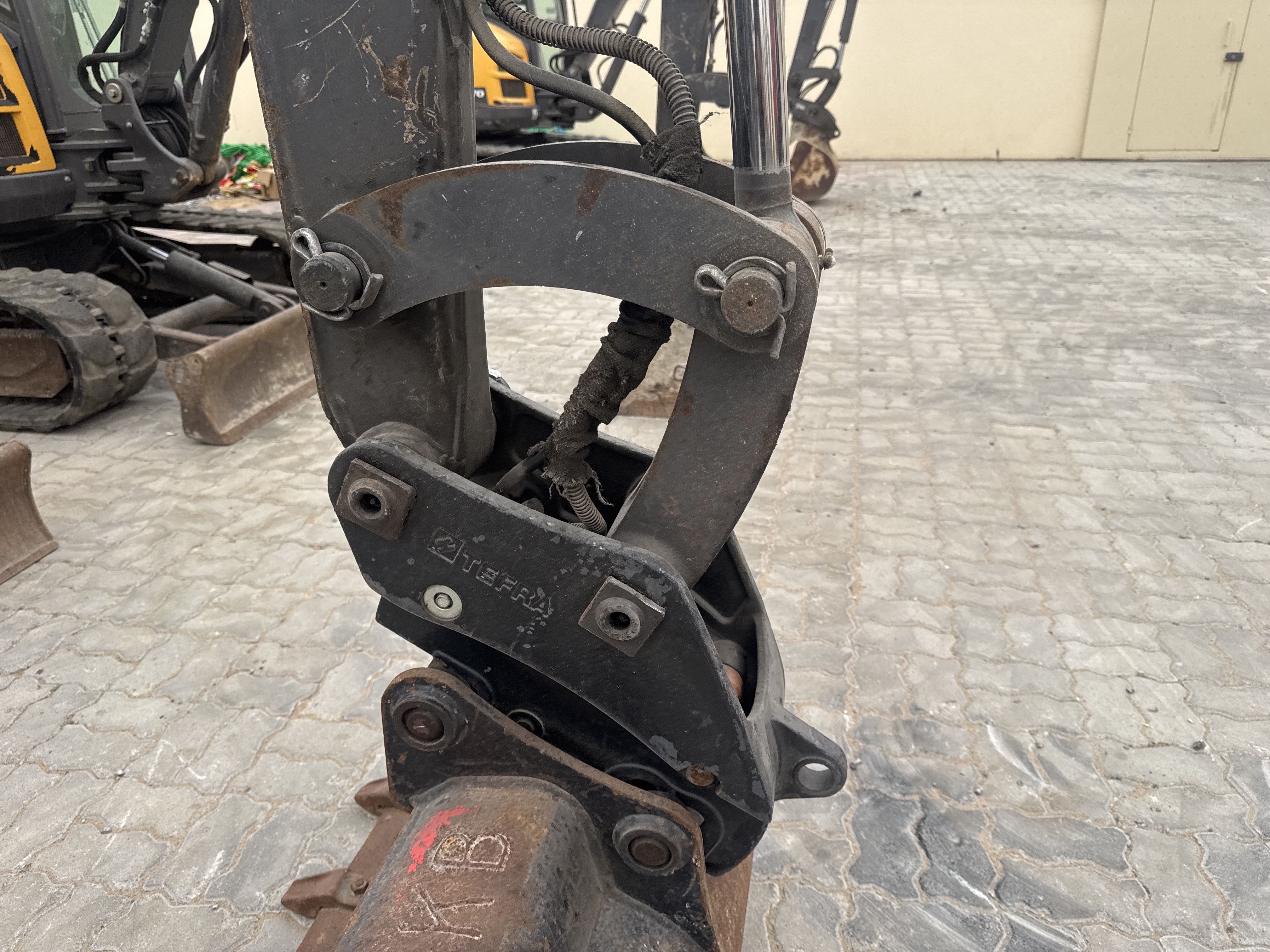 MNX-012-فولفو-ECR50D-حفارات-صغيرة-فحص-الهيكل-رابط-الـH-1