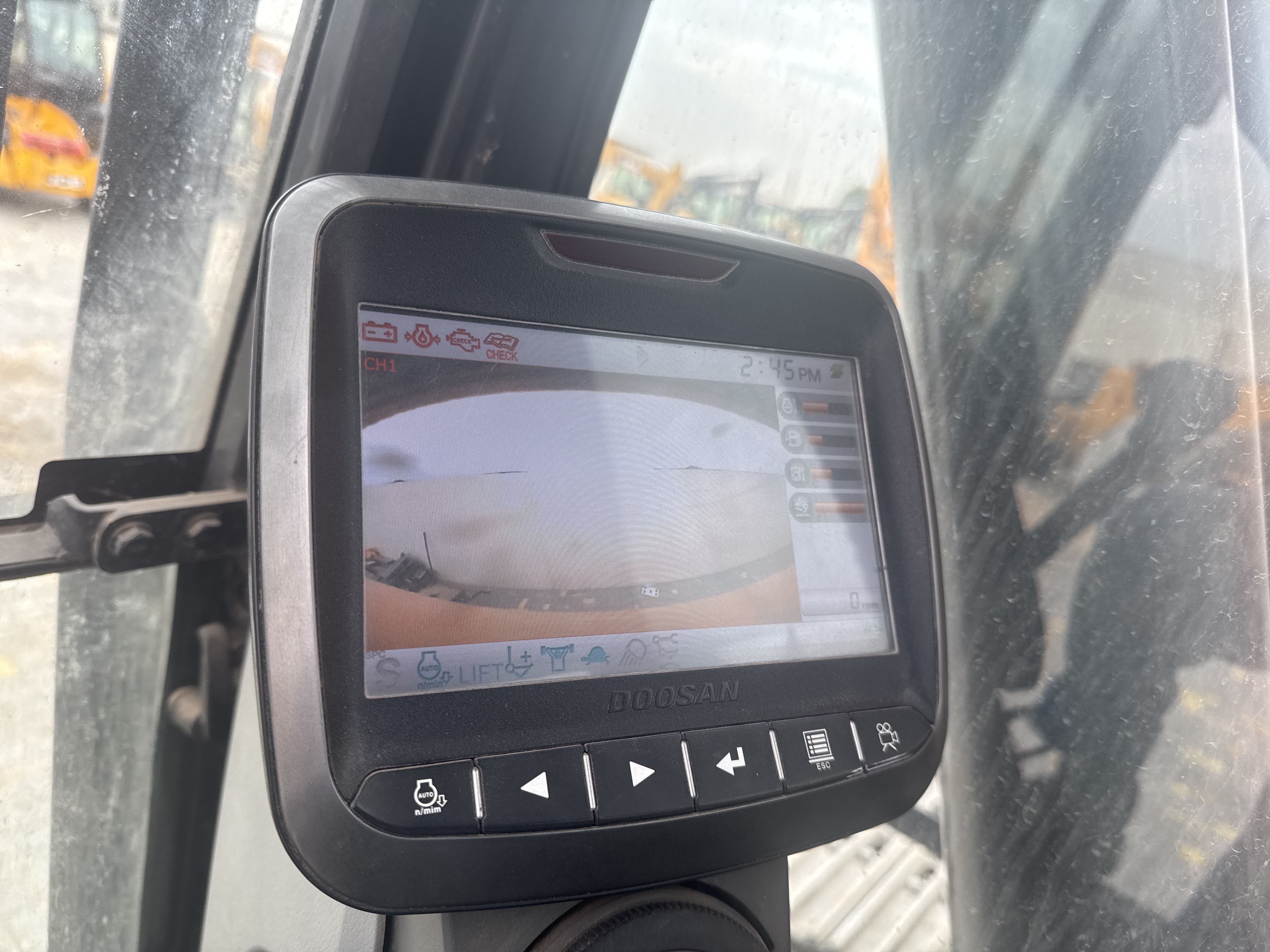 MDX-019-Doosan-DX225LC-5-Medium-excavators-inspection-Cabin-Instrument-cluster-1