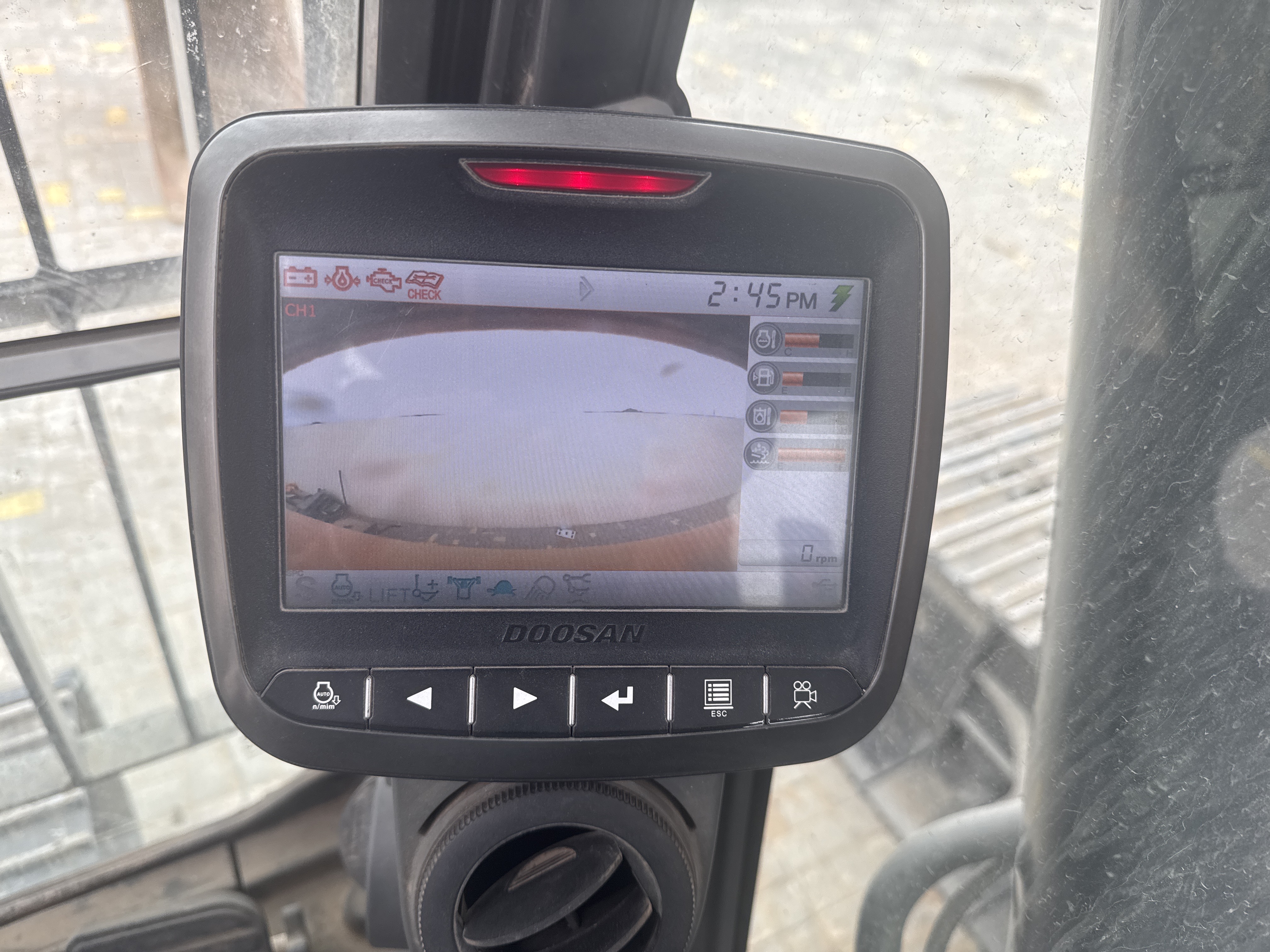 MDX-019-Doosan-DX225LC-5-Medium-excavators-inspection-Cabin-Instrument-cluster-1