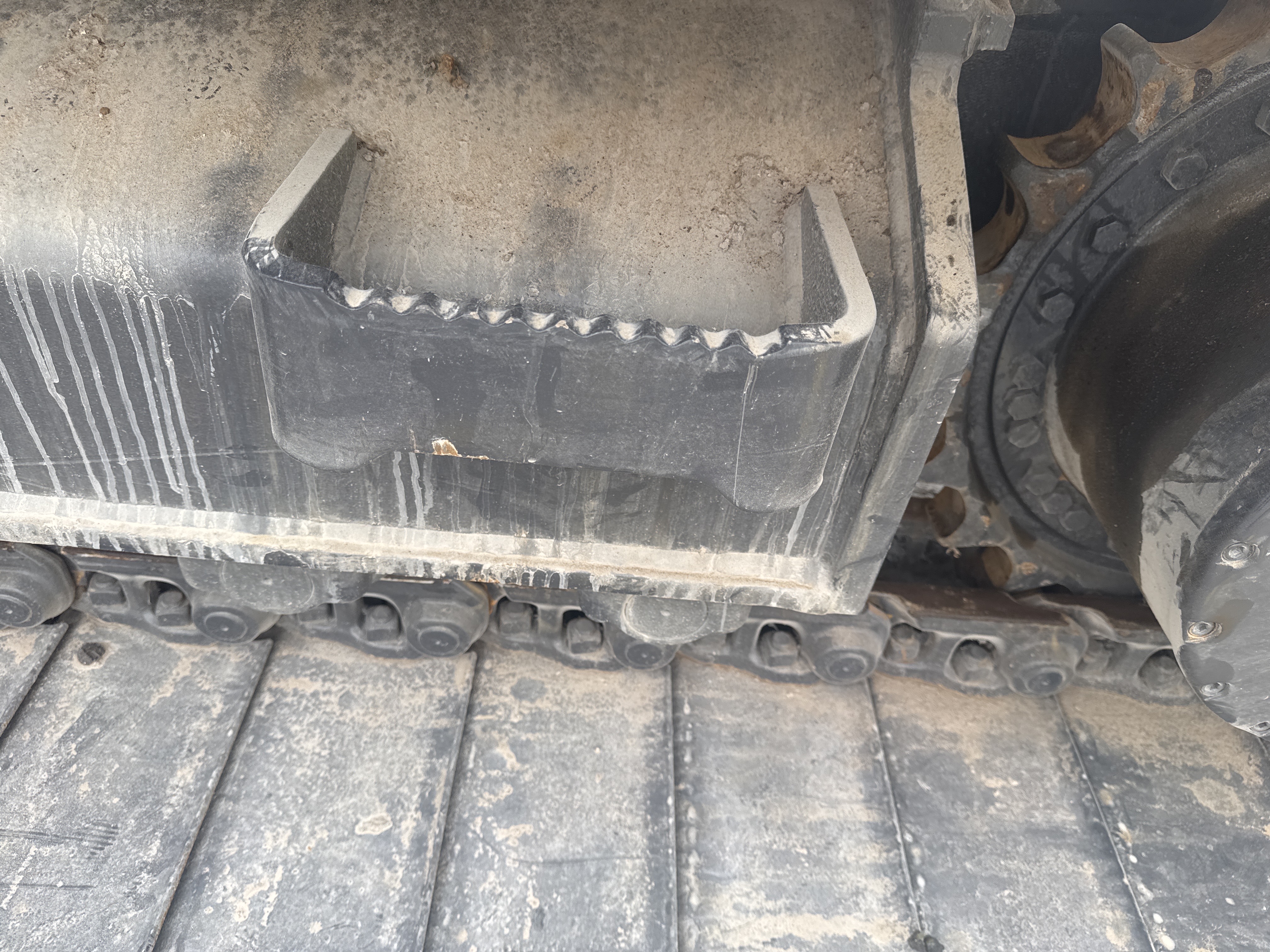 MDX-019-Doosan-DX225LC-5-Medium-excavators-inspection-Structure-Steps/ladders-1