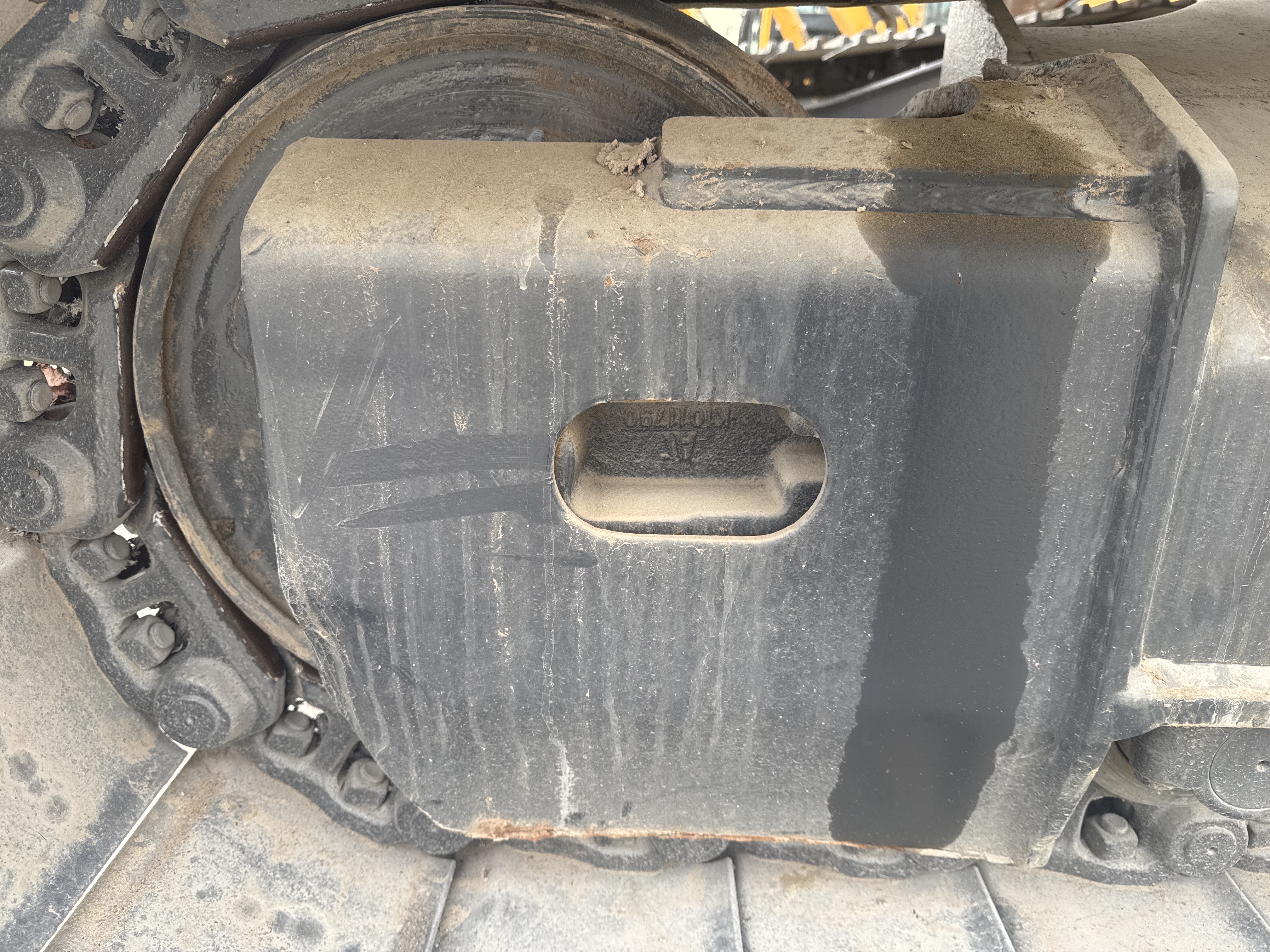 MDX-019-Doosan-DX225LC-5-Medium-excavators-inspection-Undercarriage-left-idler-1