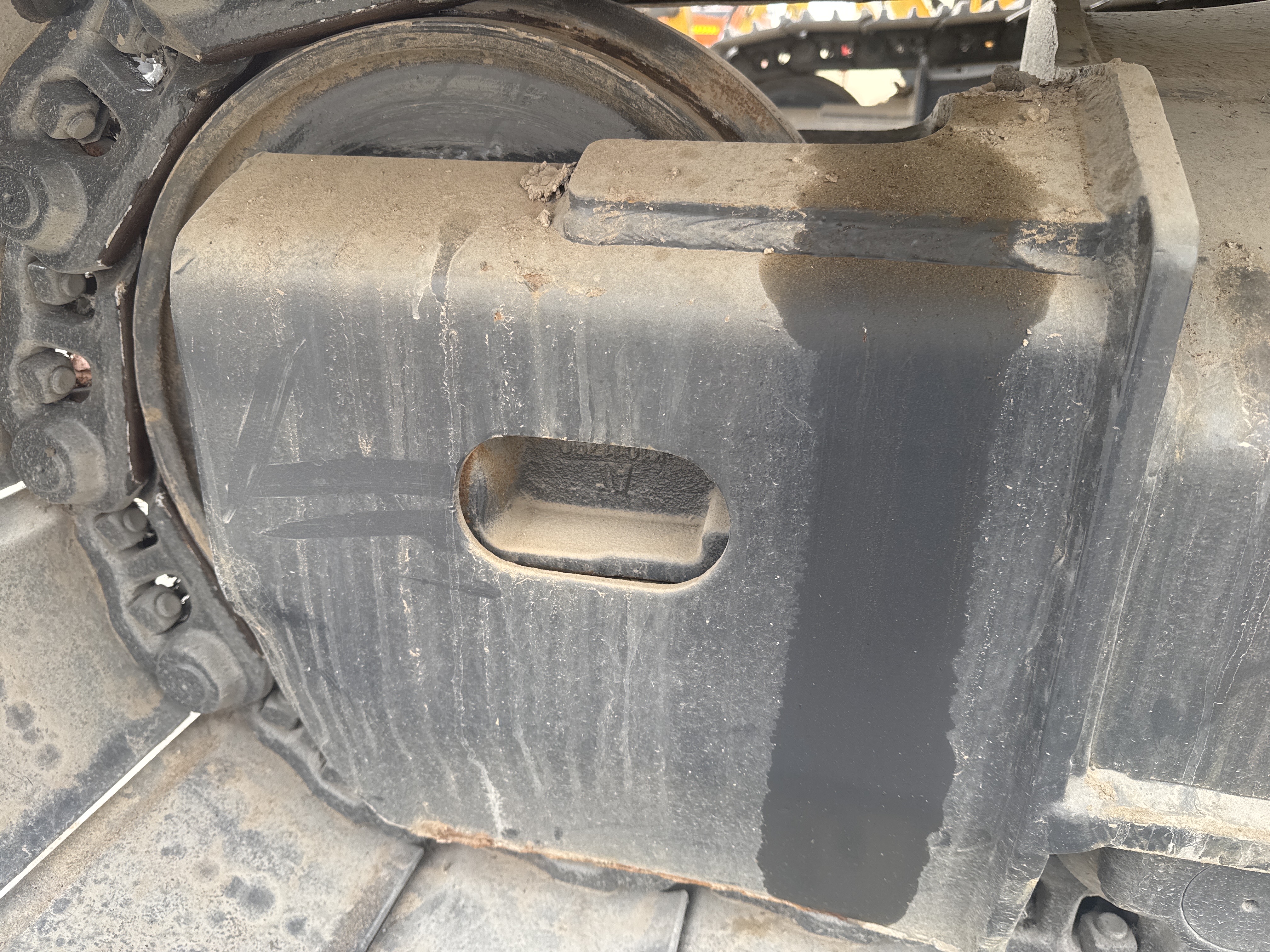 MDX-019-Doosan-DX225LC-5-Medium-excavators-inspection-Undercarriage-left-idler-1