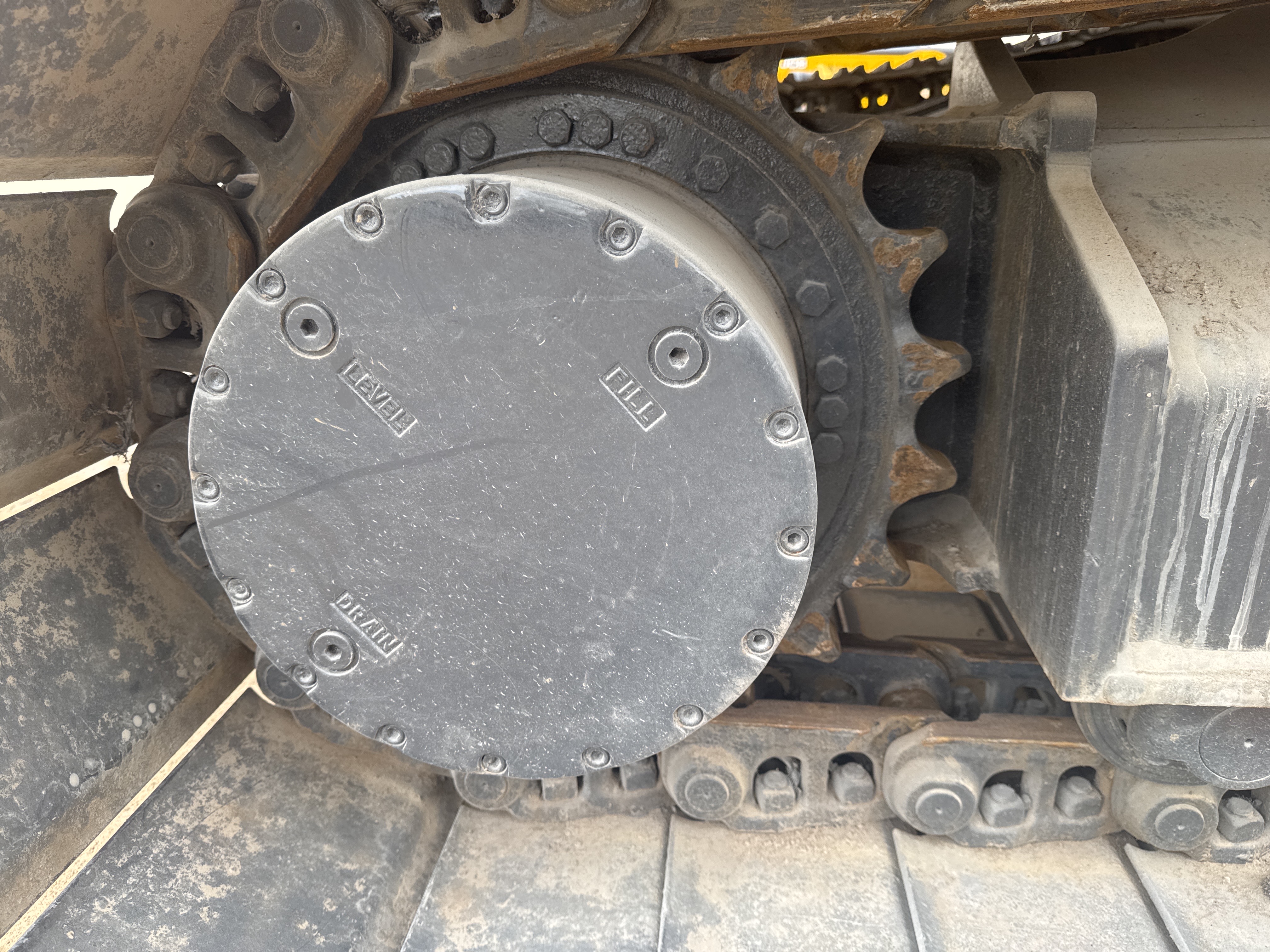 MDX-019-Doosan-DX225LC-5-Medium-excavators-inspection-Undercarriage-Right-sprocket-1