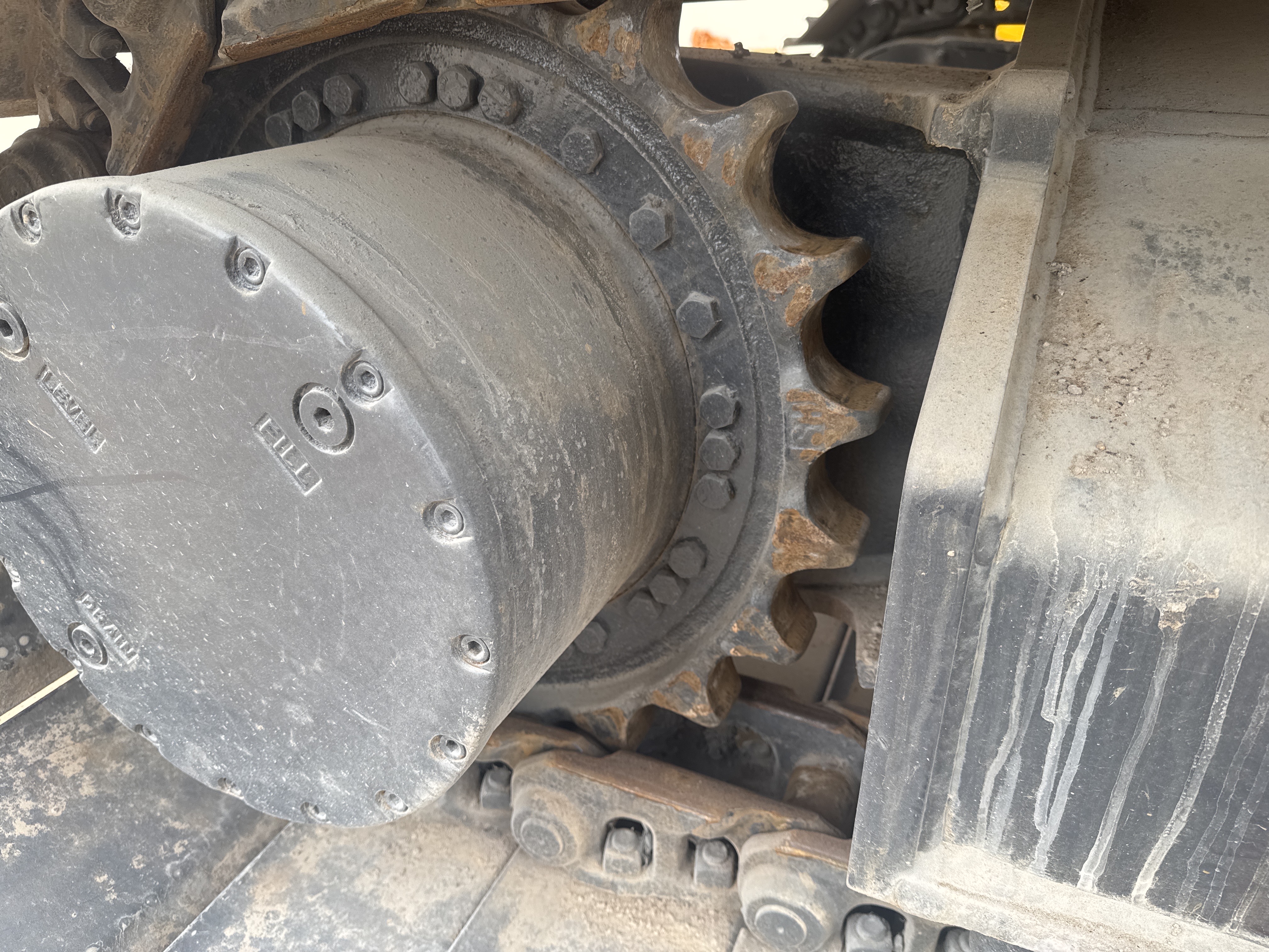 MDX-019-Doosan-DX225LC-5-Medium-excavators-inspection-Undercarriage-Right-sprocket-1