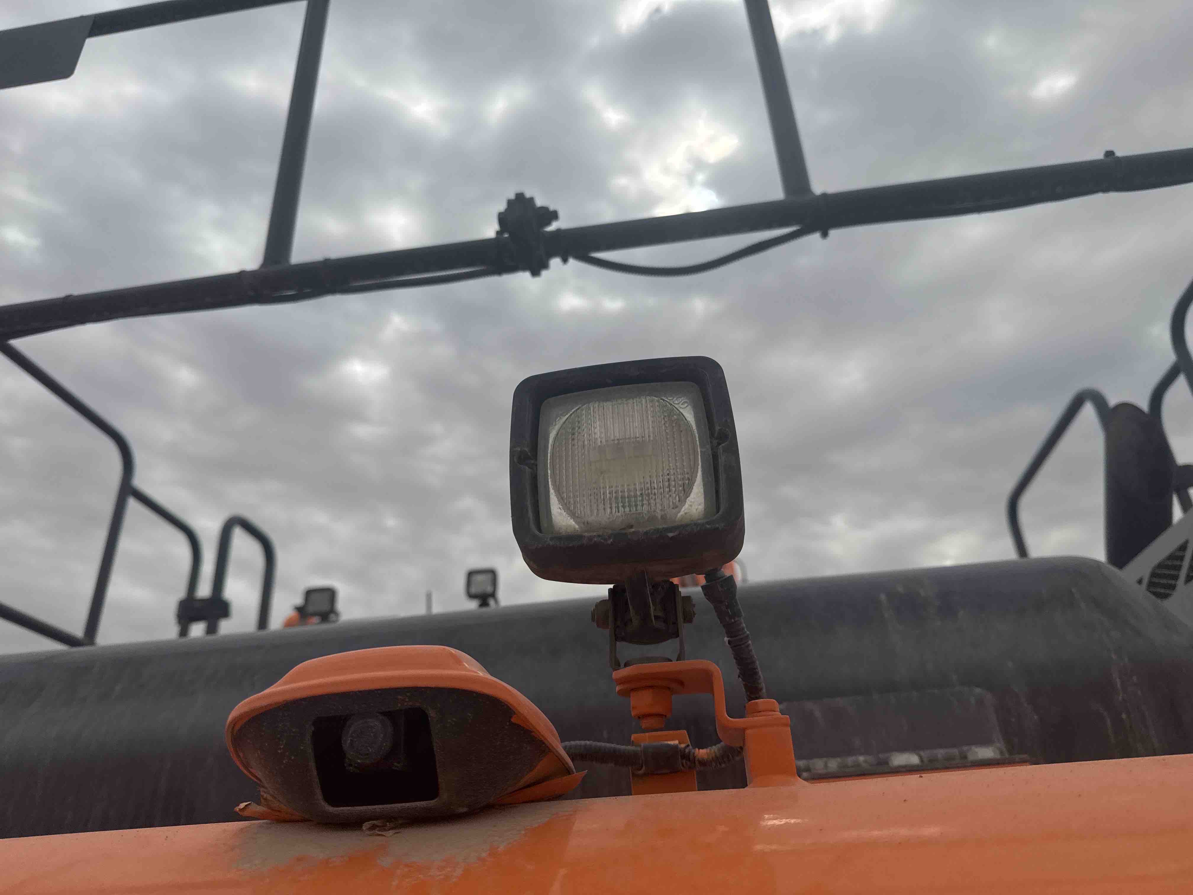 MDX-019-Doosan-DX225LC-5-Medium-excavators-inspection-Electronics-Lights-and-signals-1