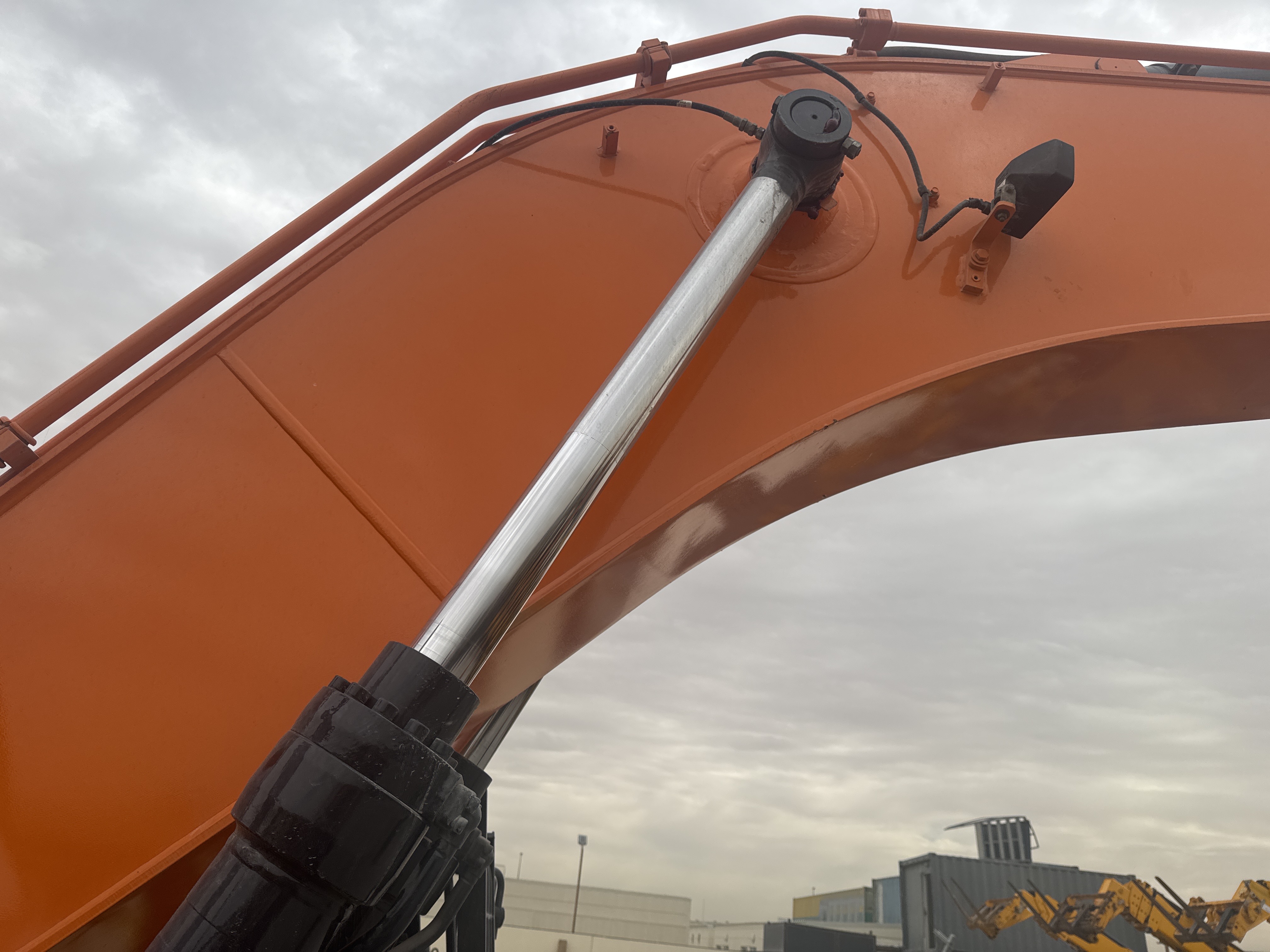 MDX-019-Doosan-DX225LC-5-Medium-excavators-inspection-Hydraulics-Boom-lift-cylinder-1