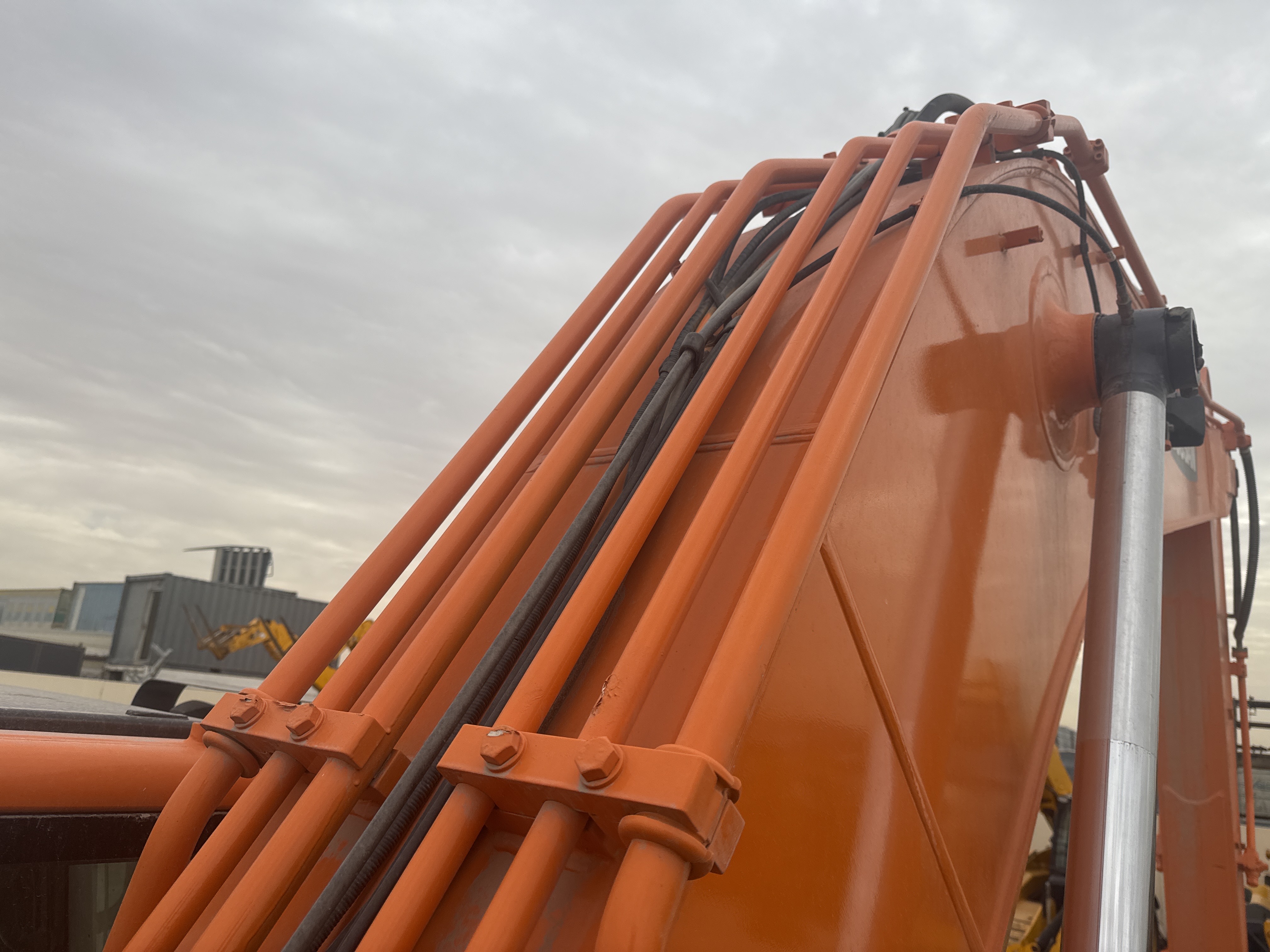 MDX-019-Doosan-DX225LC-5-Medium-excavators-inspection-Hydraulics-Hydraulic-hoses-and-lines-1