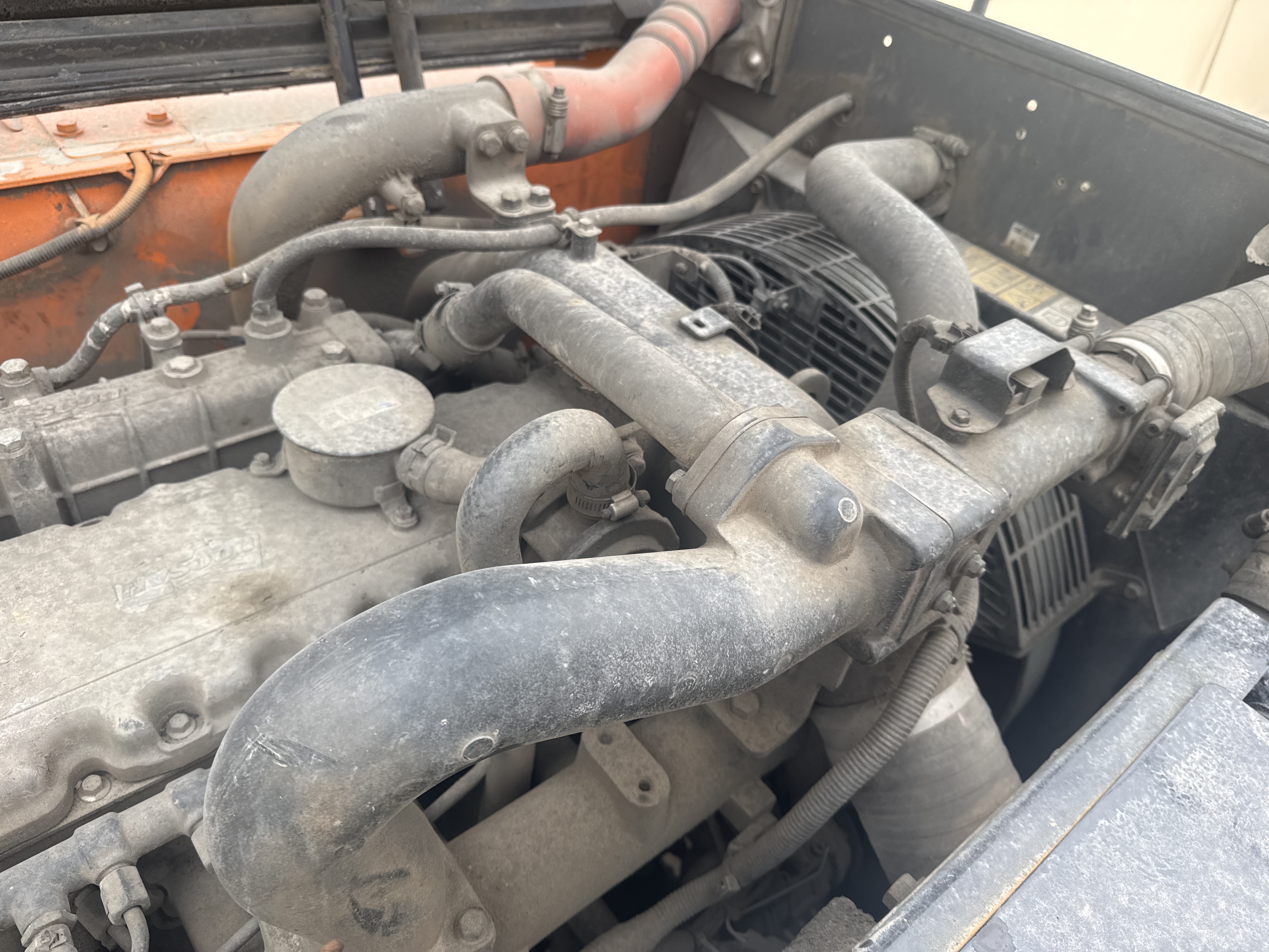 MDX-019-Doosan-DX225LC-5-Medium-excavators-inspection-Engine-Hoses-1