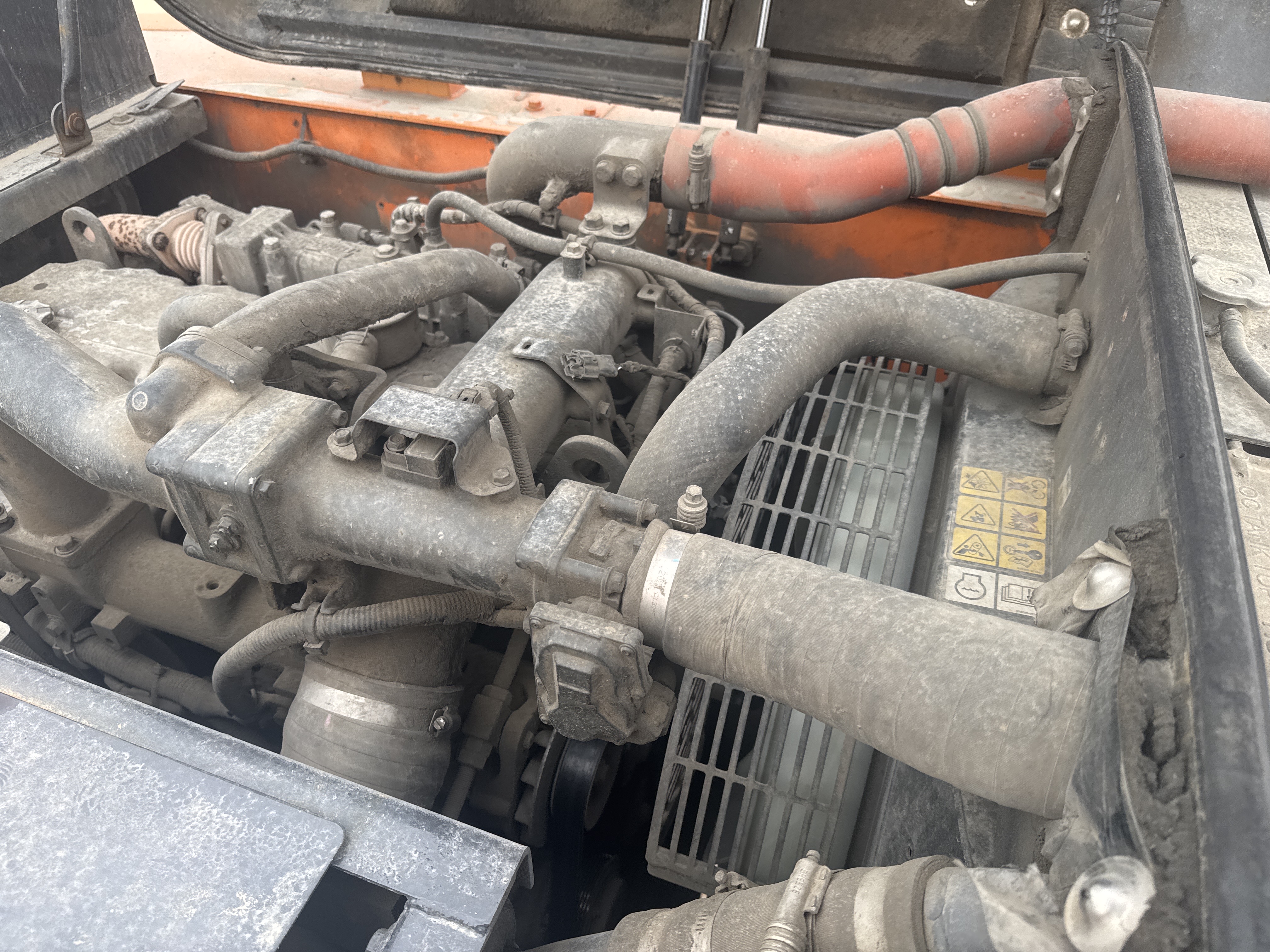 MDX-019-Doosan-DX225LC-5-Medium-excavators-inspection-Engine-Hoses-1