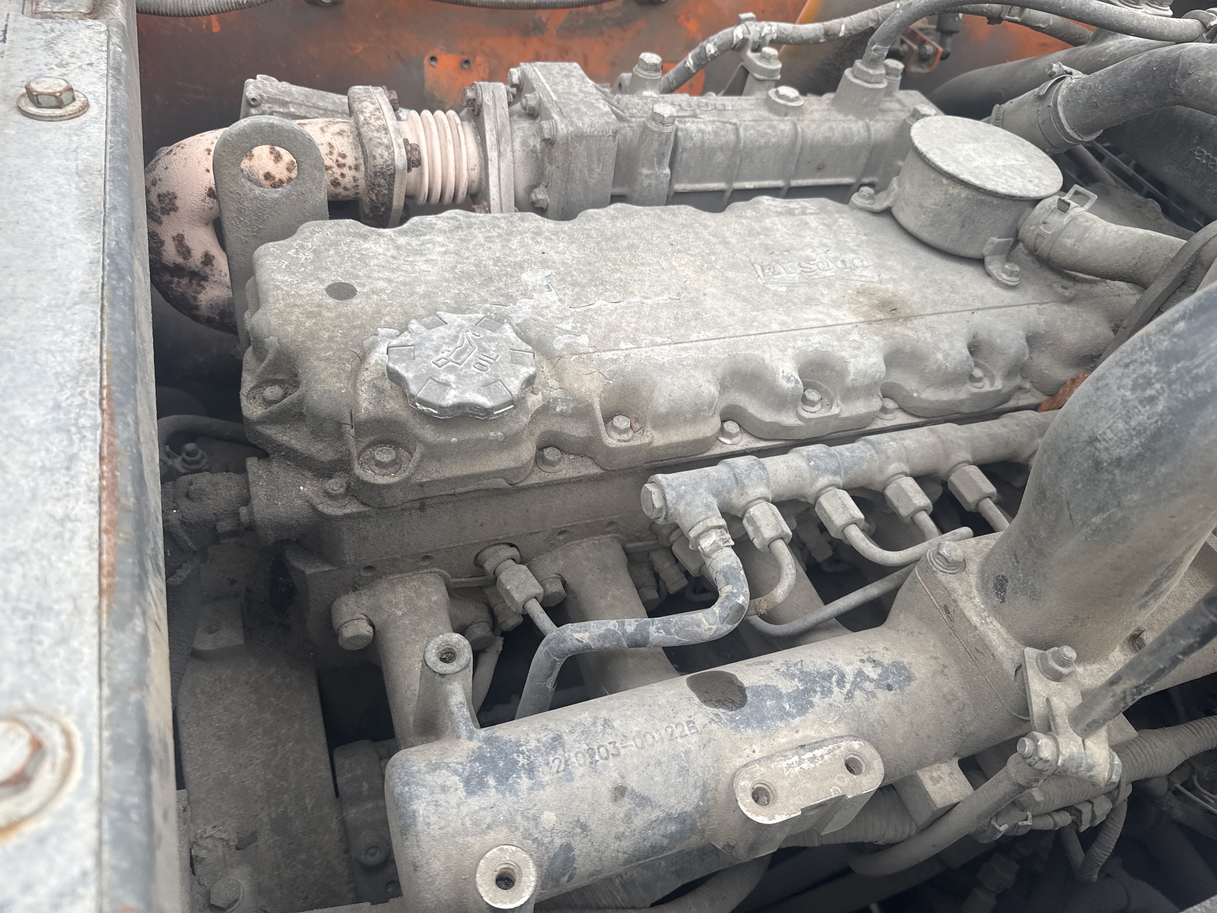 MDX-019-Doosan-DX225LC-5-Medium-excavators-inspection-Engine-Engine-oil-leaks-1