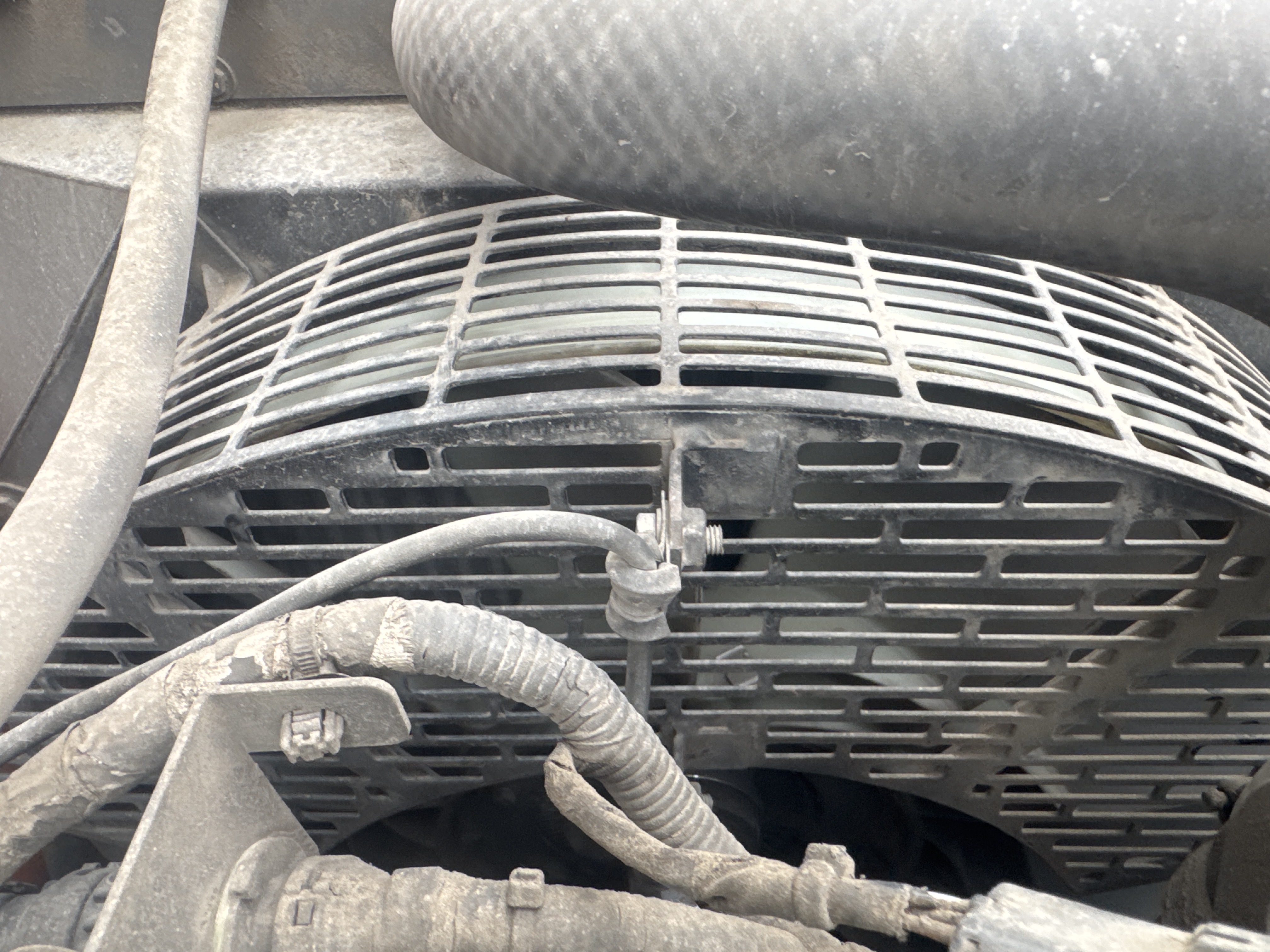 MDX-019-Doosan-DX225LC-5-Medium-excavators-inspection-Engine-Cooling-fan-and-fan-guard-1