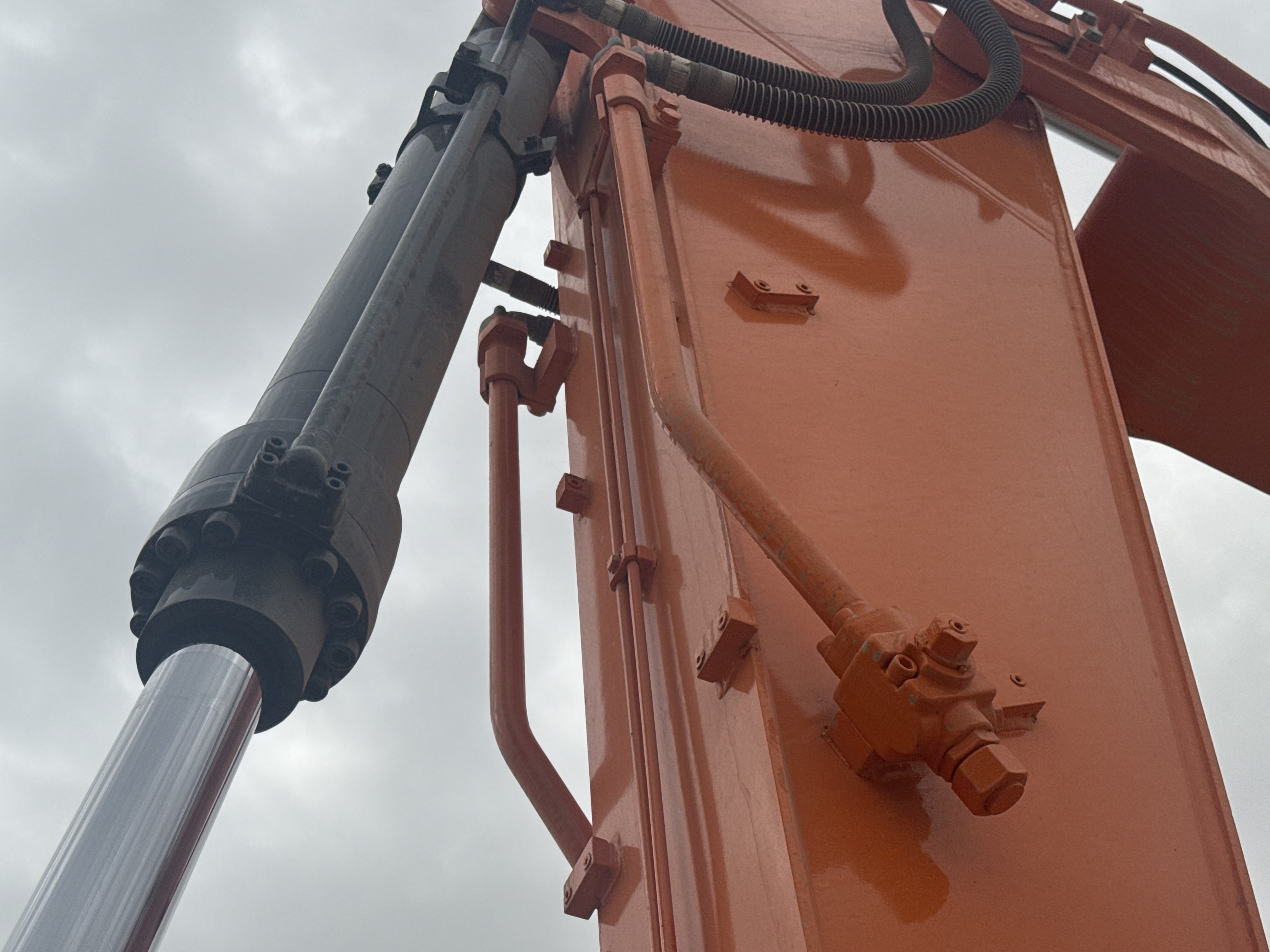 MDX-019-Doosan-DX225LC-5-Medium-excavators-inspection-Hydraulics-Attachment-piping-1