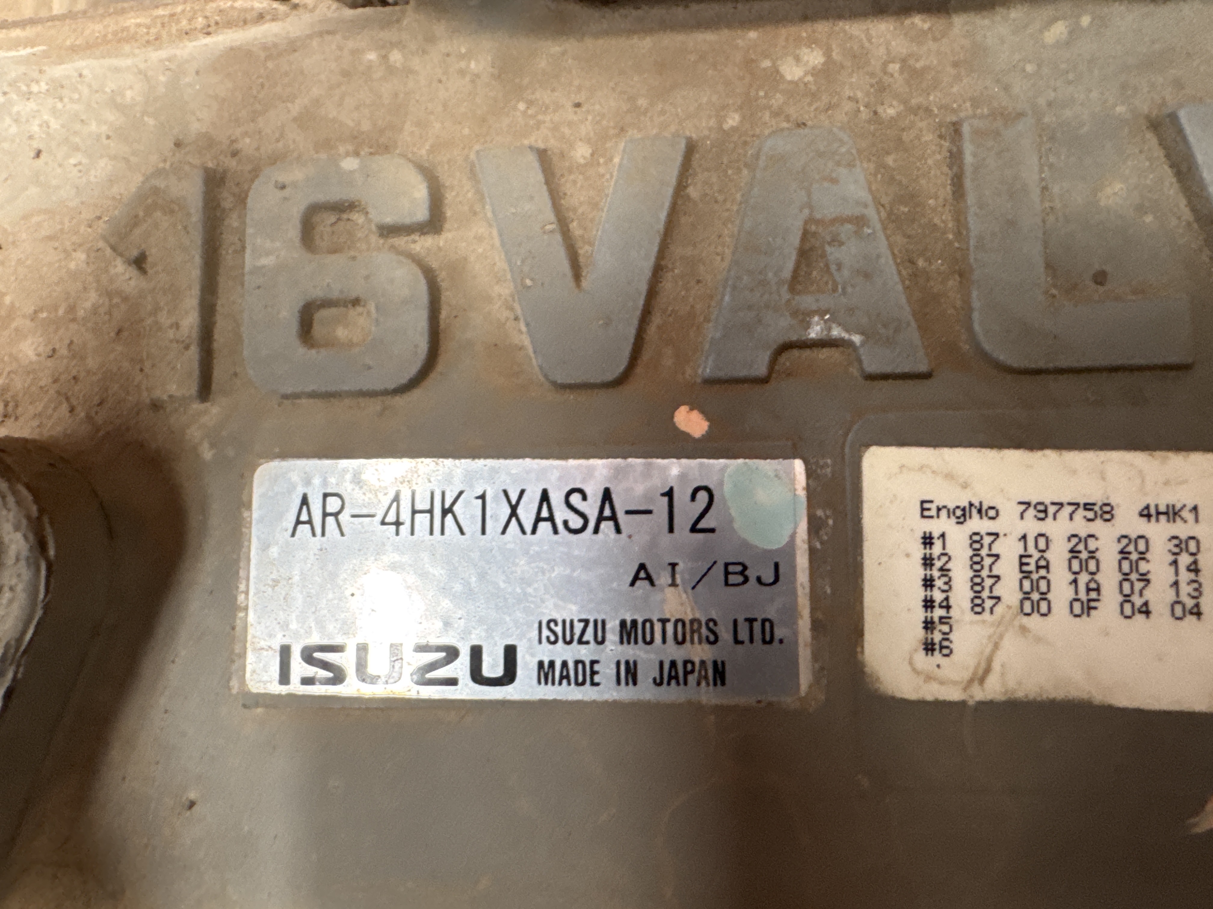MDX-018-Hitachi-ZX225USRLC-6-Medium-excavators-inspection-General-Emissions-label-1