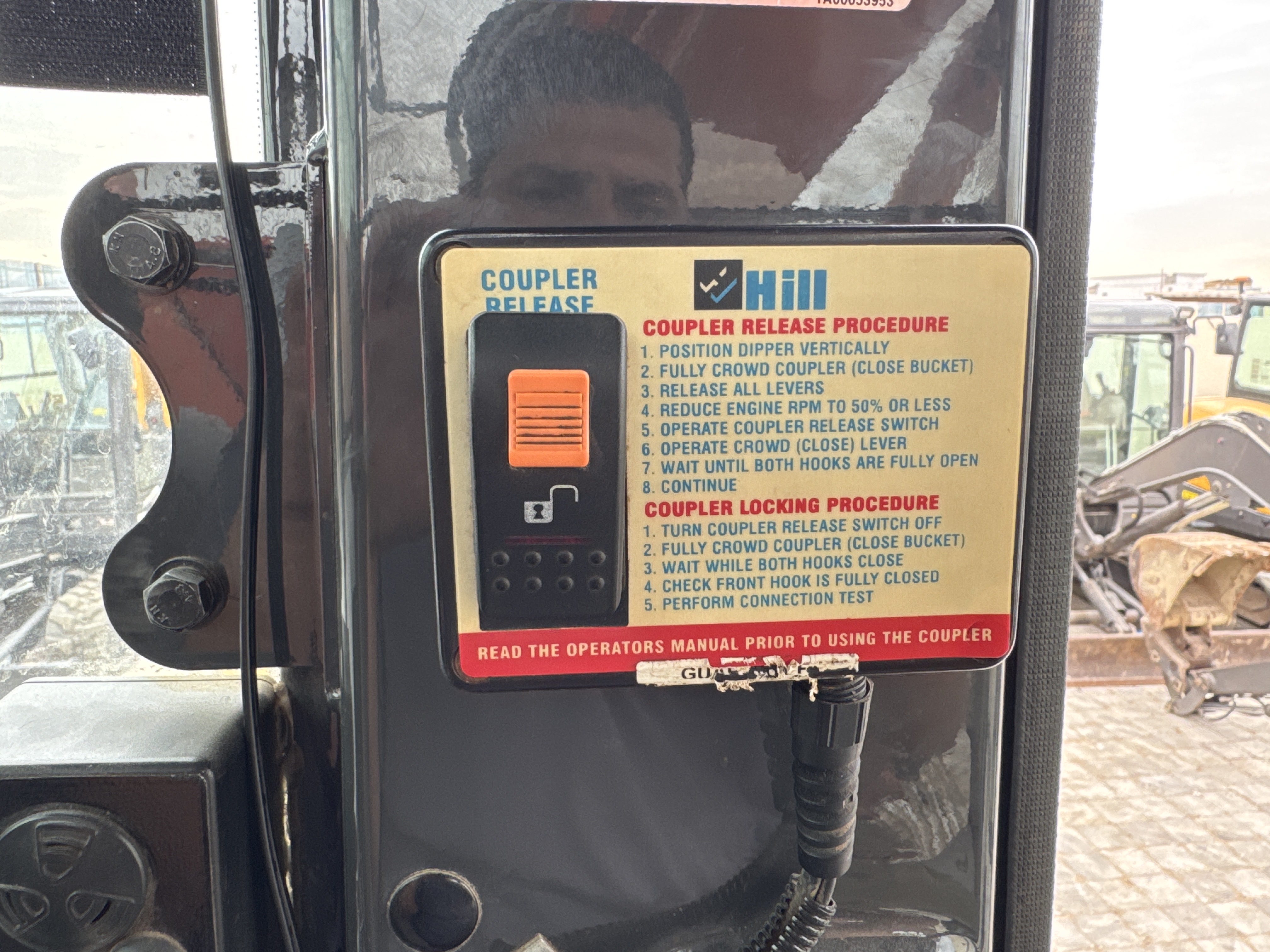 MDX-018-Hitachi-ZX225USRLC-6-Medium-excavators-inspection-Cabin-Electronic-instrument-board-1