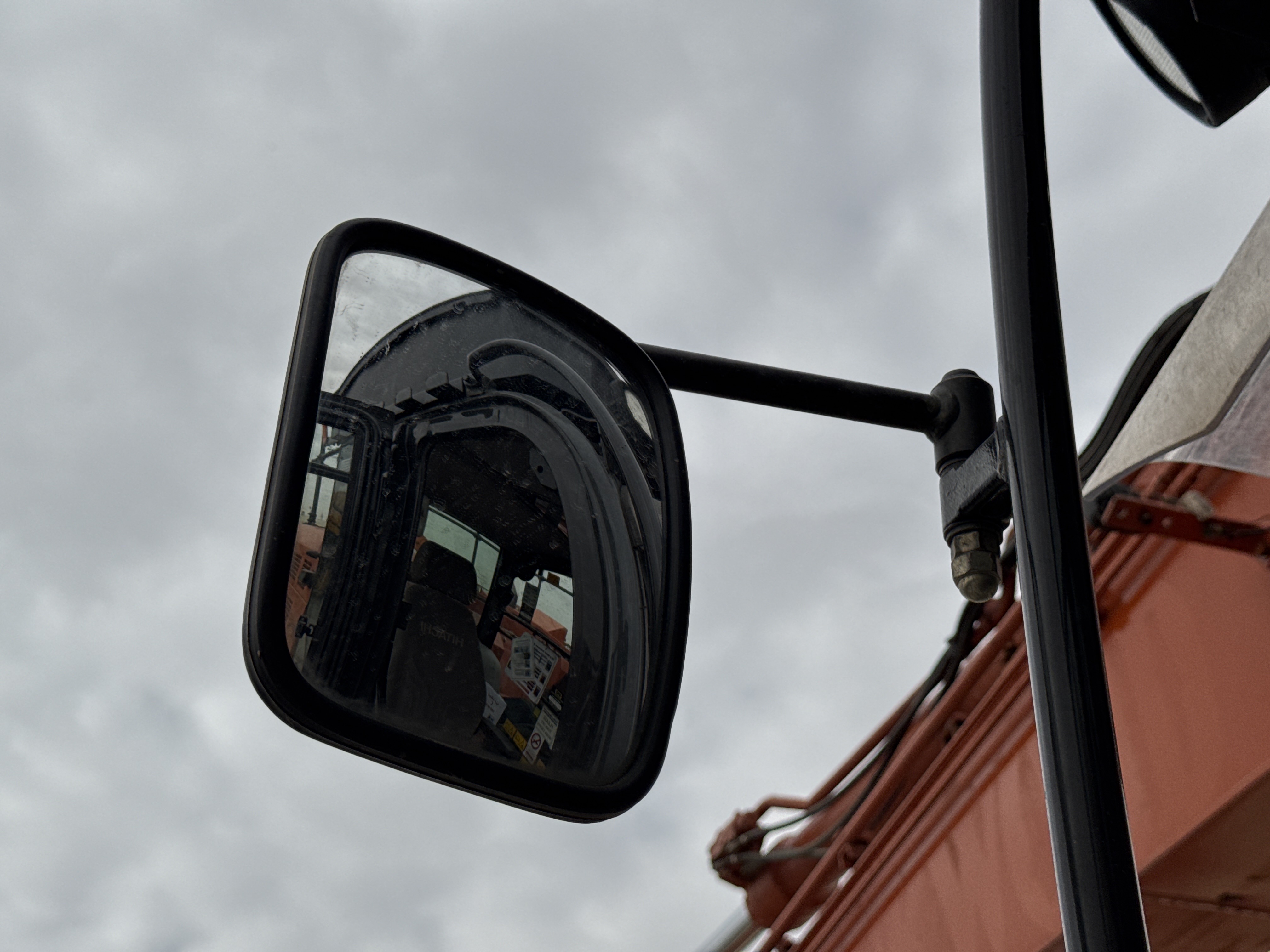MDX-018-Hitachi-ZX225USRLC-6-Medium-excavators-inspection-Cabin-Mirrors-1