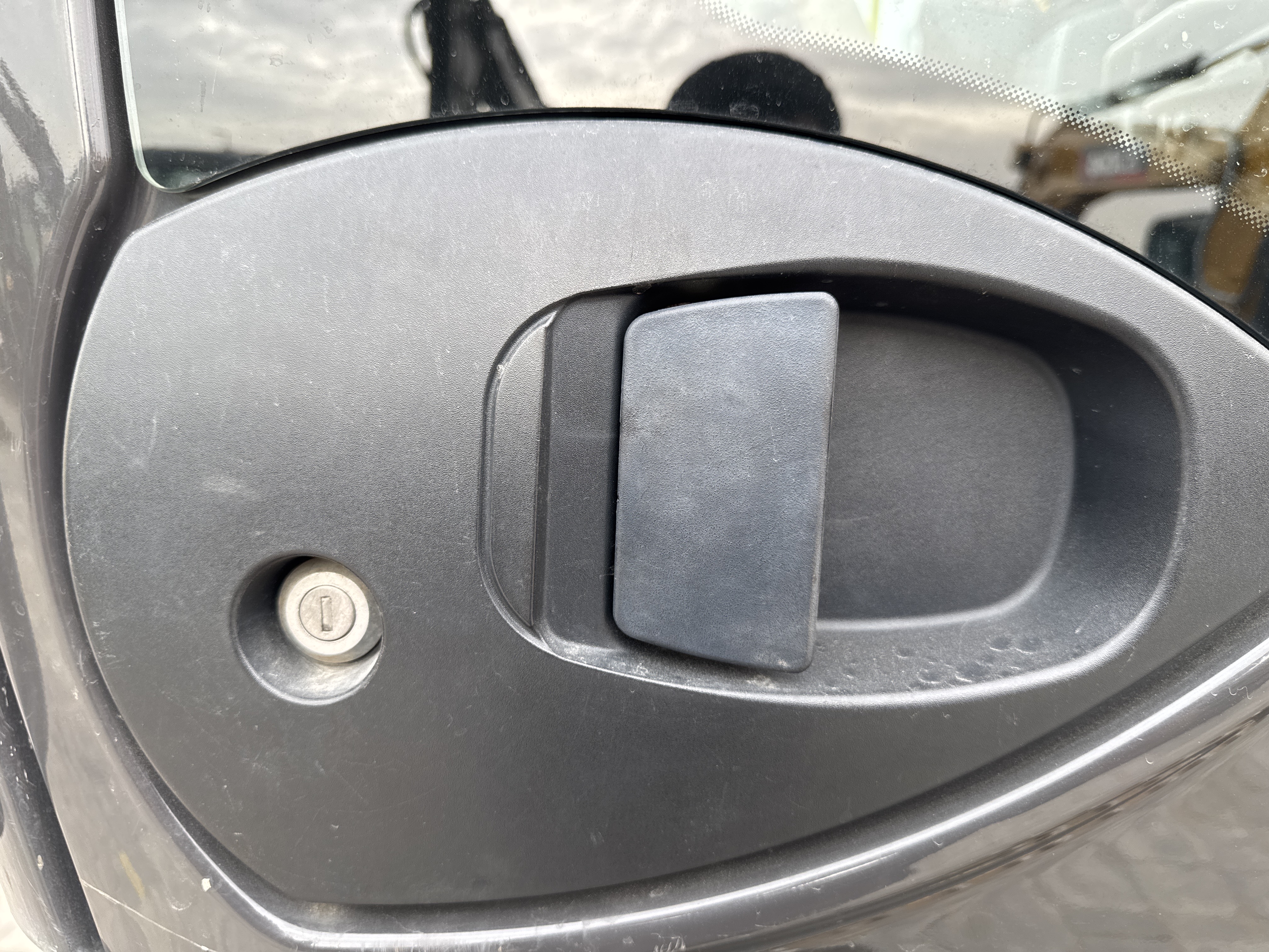 MDX-018-Hitachi-ZX225USRLC-6-Medium-excavators-inspection-Cabin-Door-handles-1