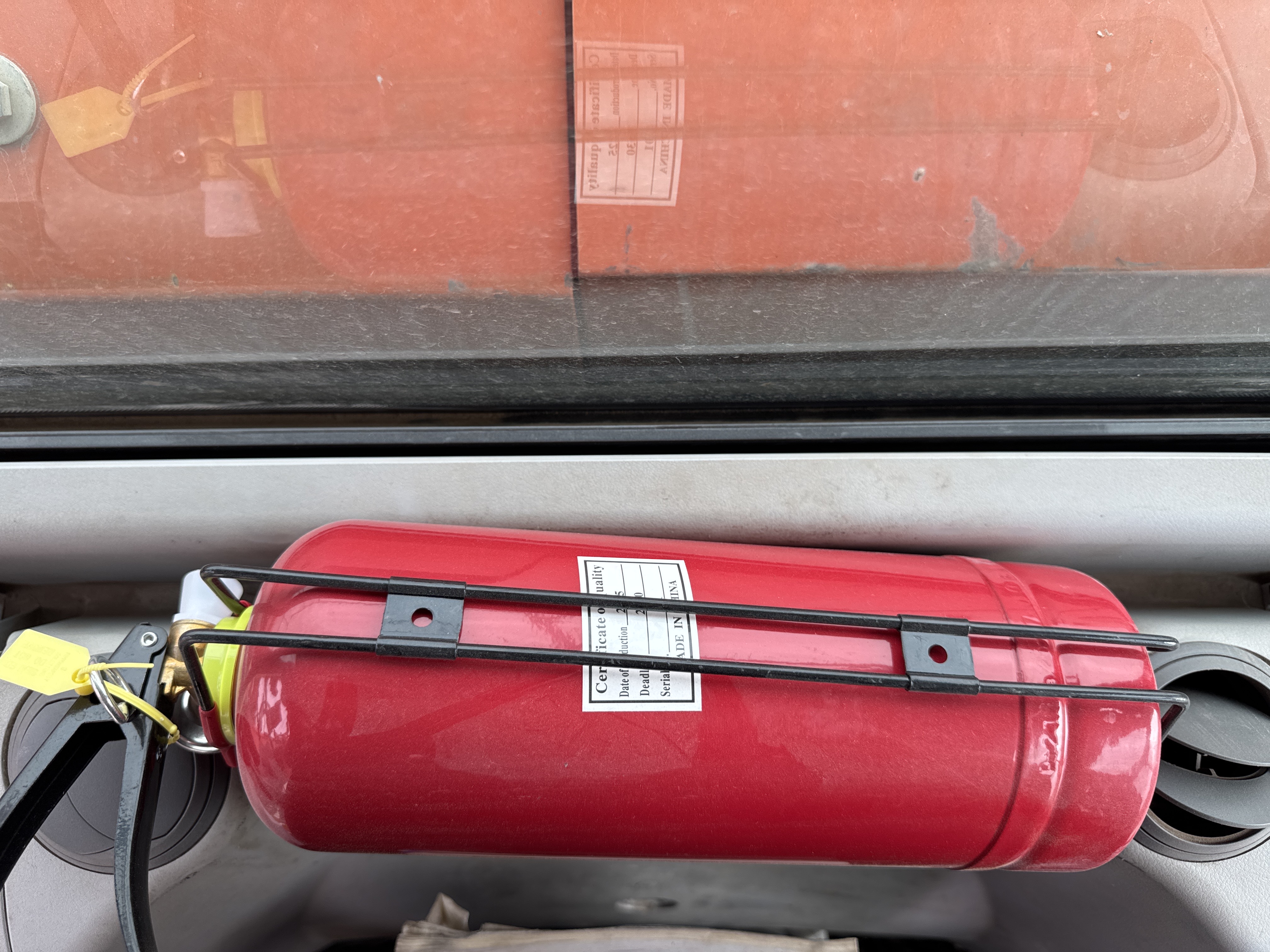 MDX-018-Hitachi-ZX225USRLC-6-Medium-excavators-inspection-Safety-Fire-extinguisher-1