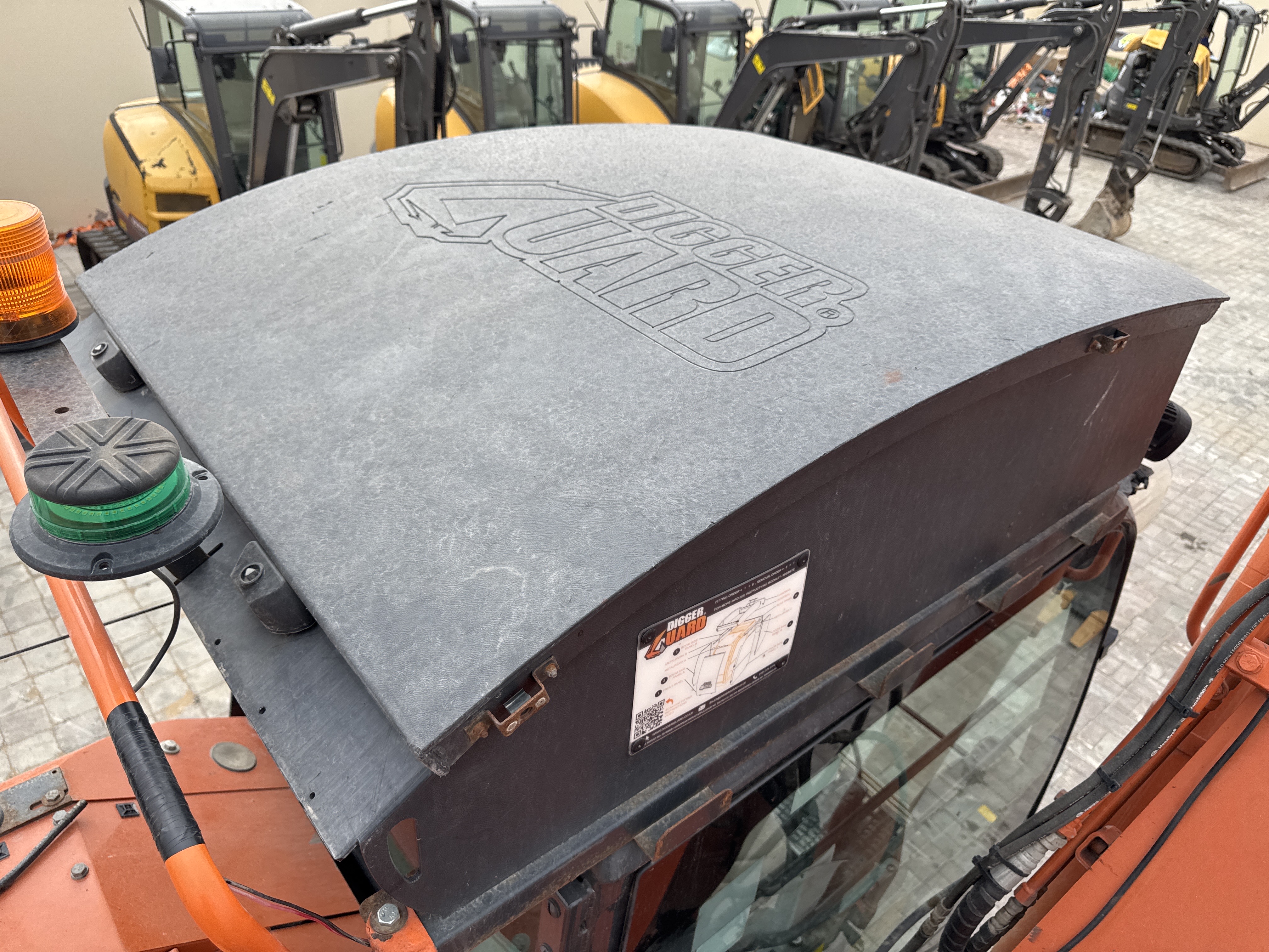 MDX-018-Hitachi-ZX225USRLC-6-Medium-excavators-inspection-Safety-Rollover-protective-structure-(ROPS-/-FOPS)-1