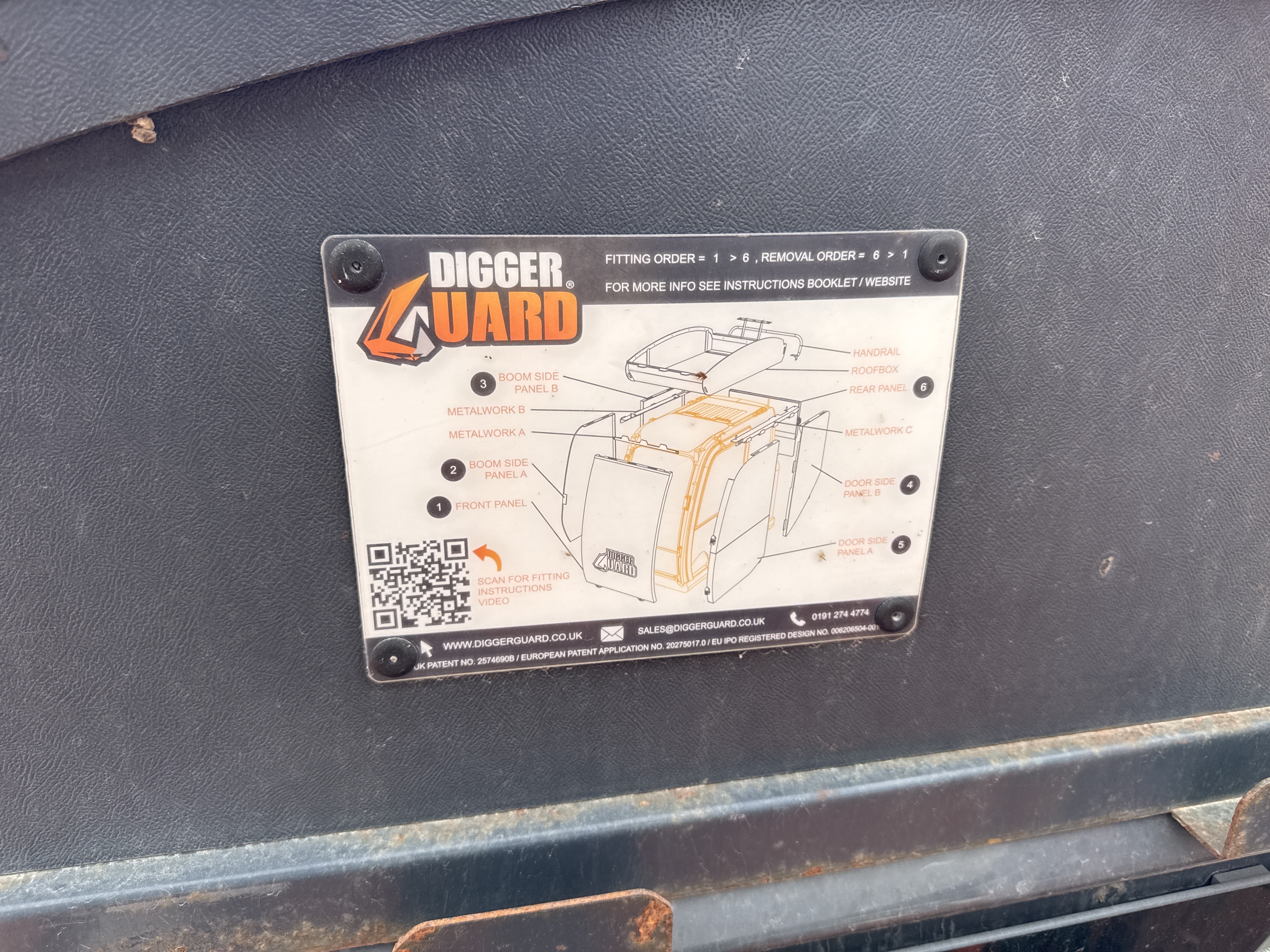 MDX-018-Hitachi-ZX225USRLC-6-Medium-excavators-inspection-Safety-Rollover-protective-structure-(ROPS-/-FOPS)-1