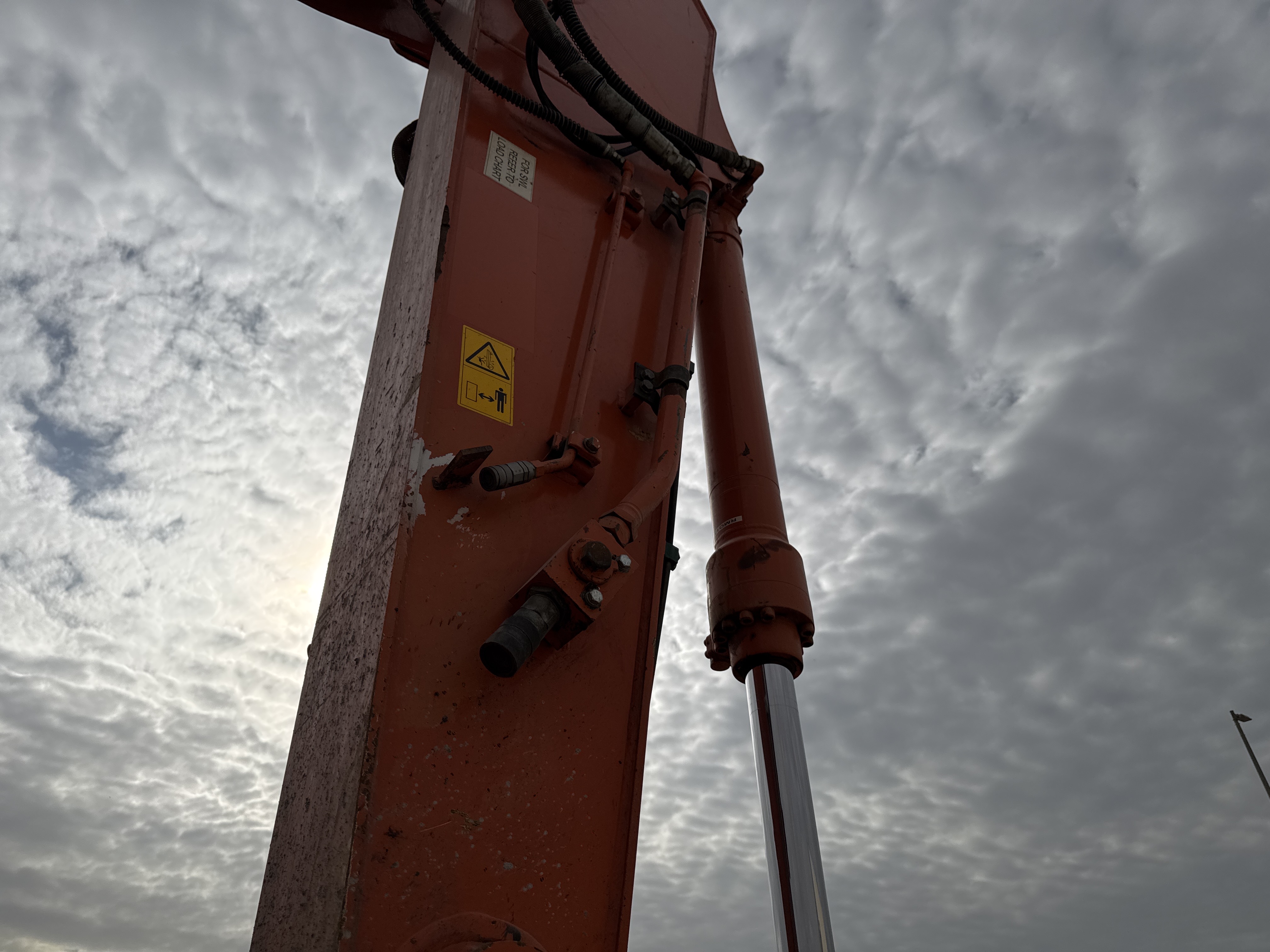 MDX-018-Hitachi-ZX225USRLC-6-Medium-excavators-inspection-Hydraulics-Attachment-piping-1