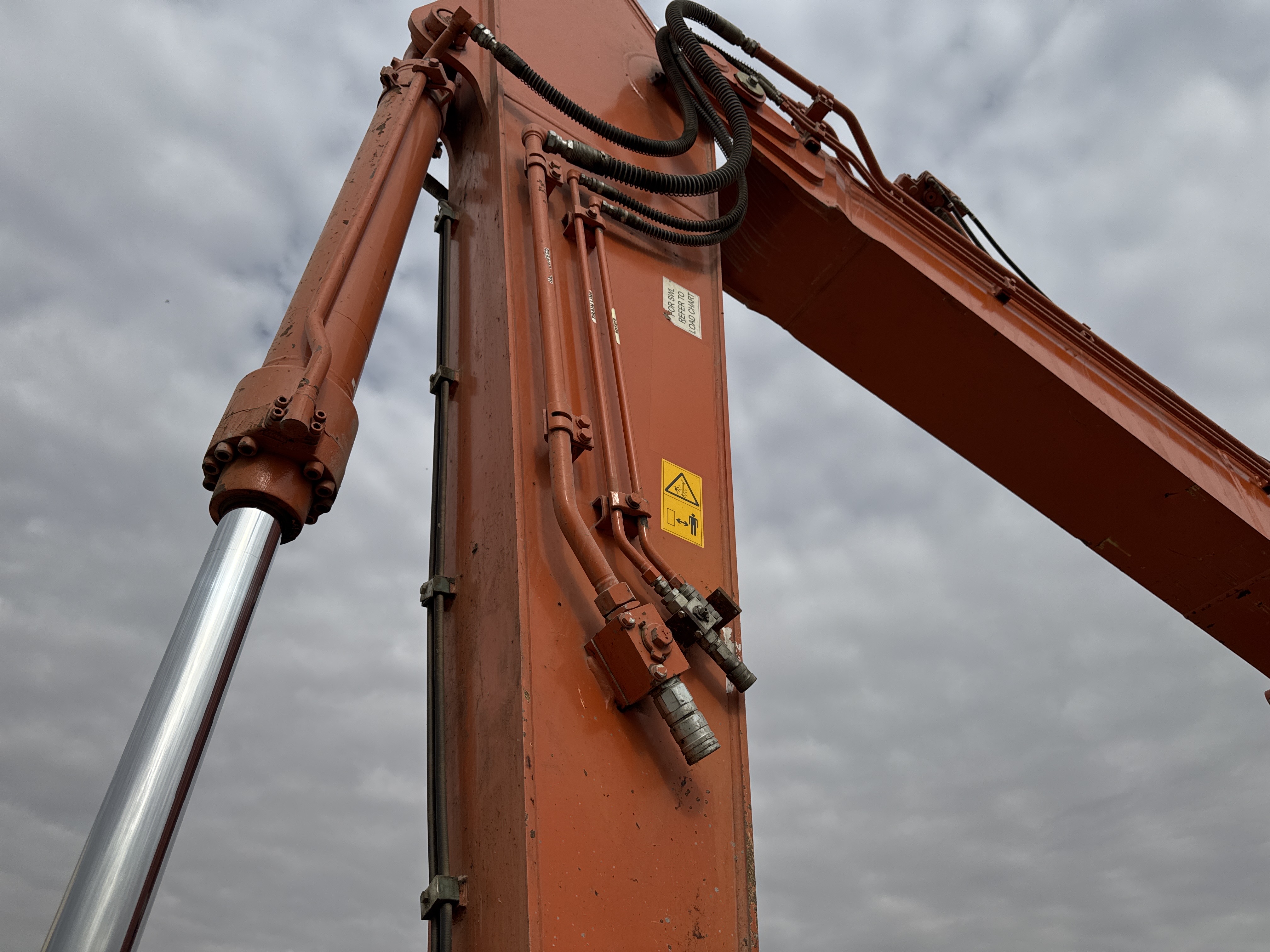 MDX-018-Hitachi-ZX225USRLC-6-Medium-excavators-inspection-Hydraulics-Attachment-piping-1