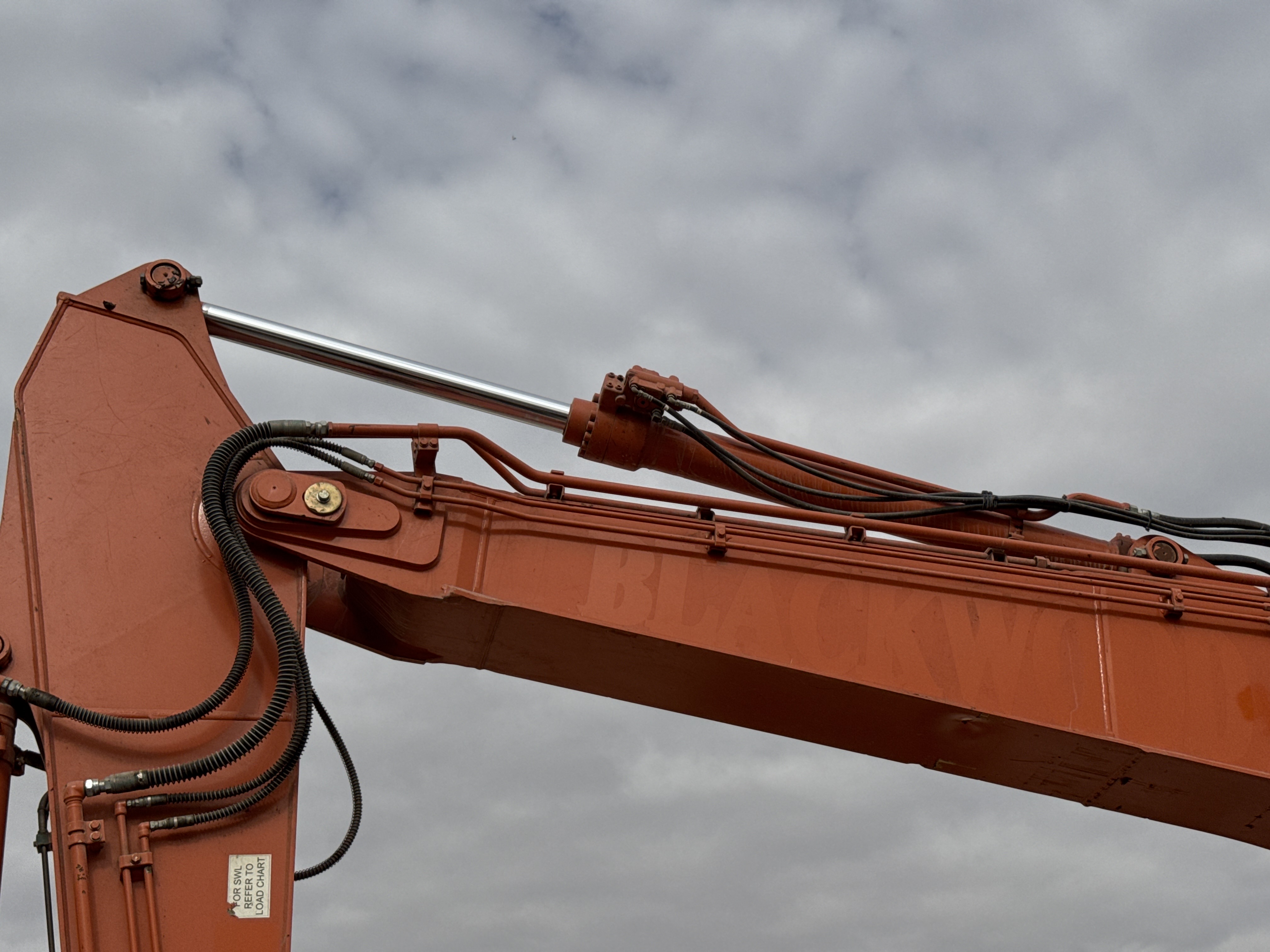 MDX-018-Hitachi-ZX225USRLC-6-Medium-excavators-inspection-Hydraulics-Stick-cylinder-1