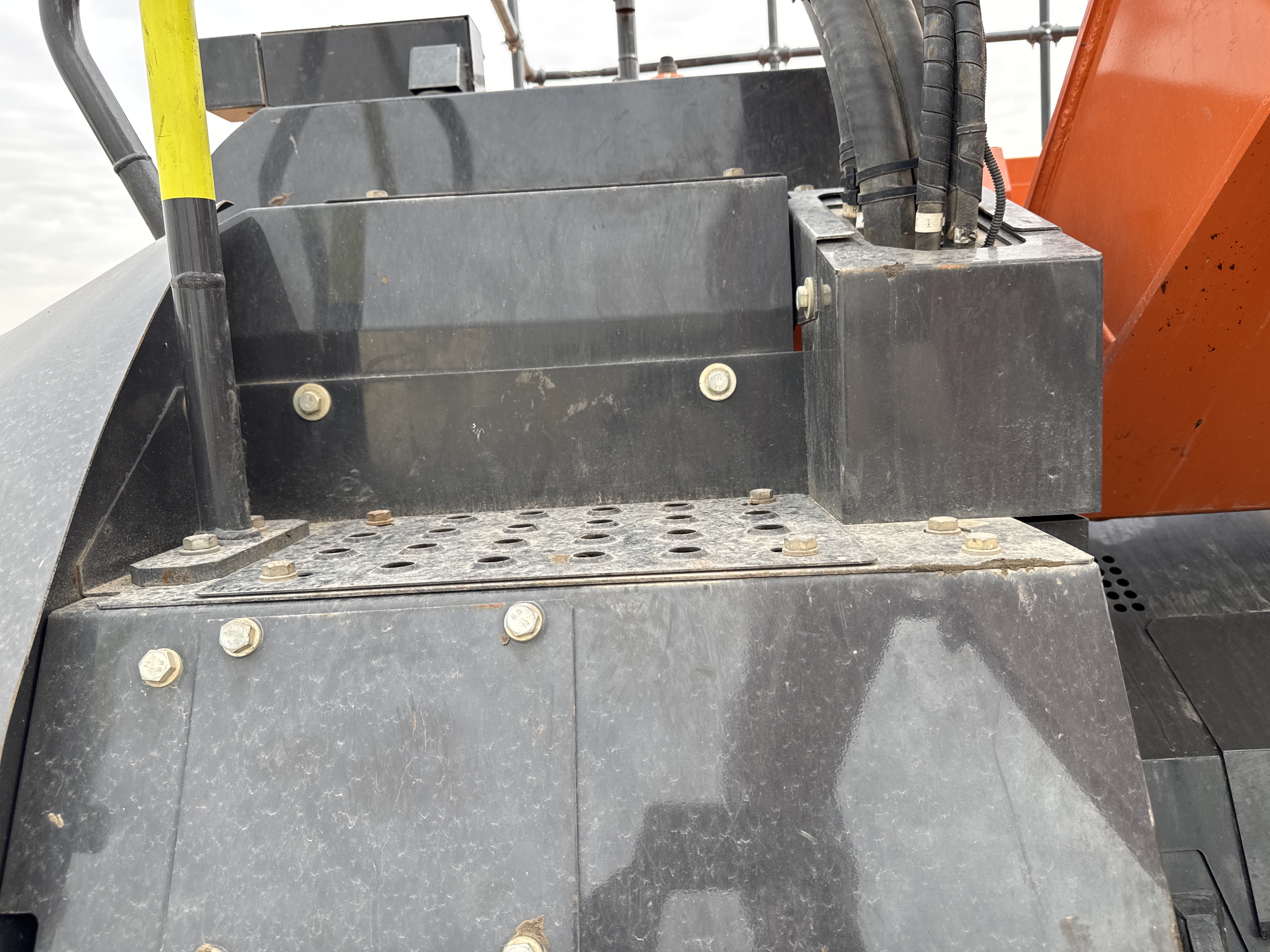 MDX-018-Hitachi-ZX225USRLC-6-Medium-excavators-inspection-Structure-Steps/ladders-1