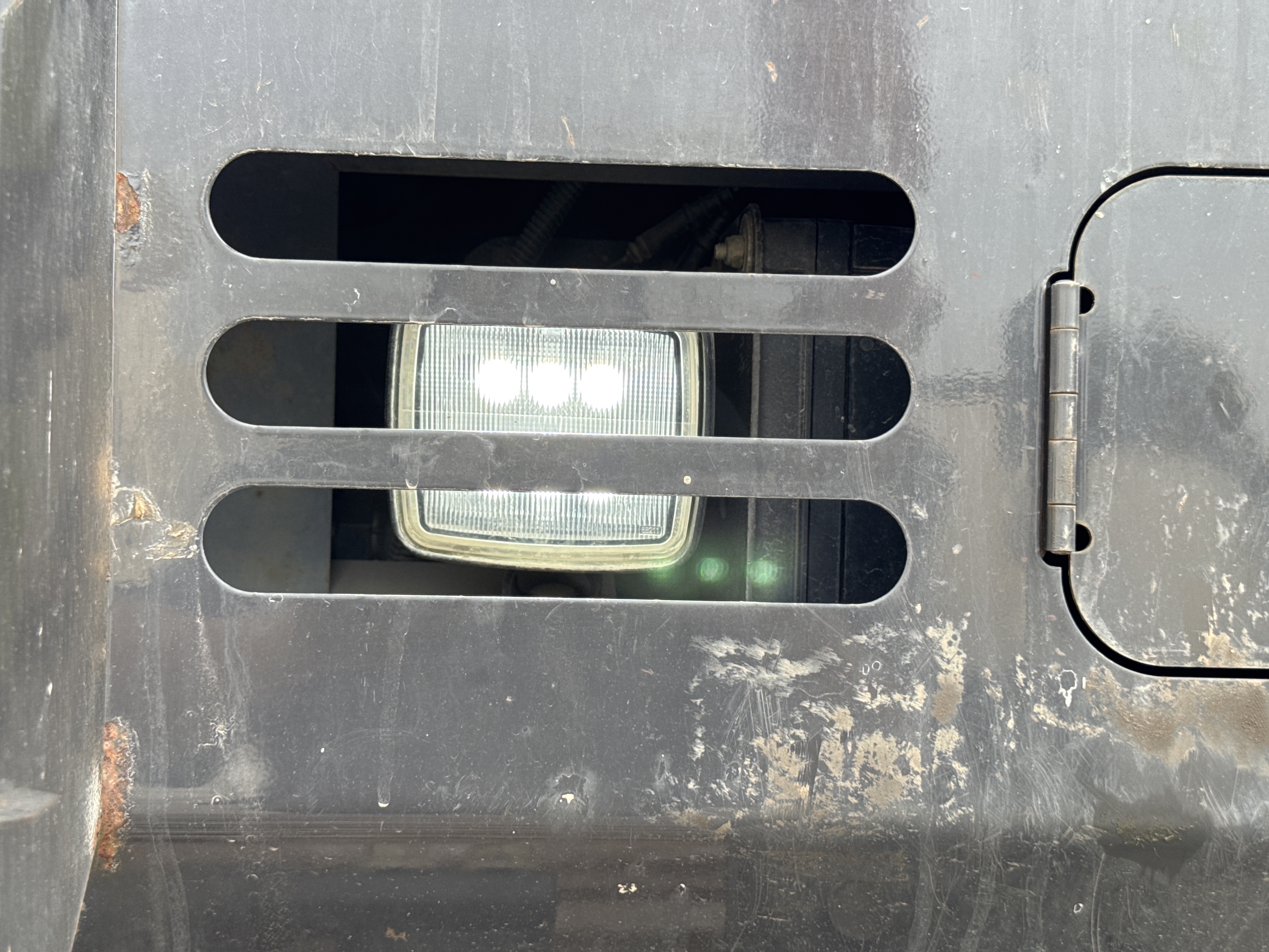 MDX-018-Hitachi-ZX225USRLC-6-Medium-excavators-inspection-Electronics-Lights-and-signals-1