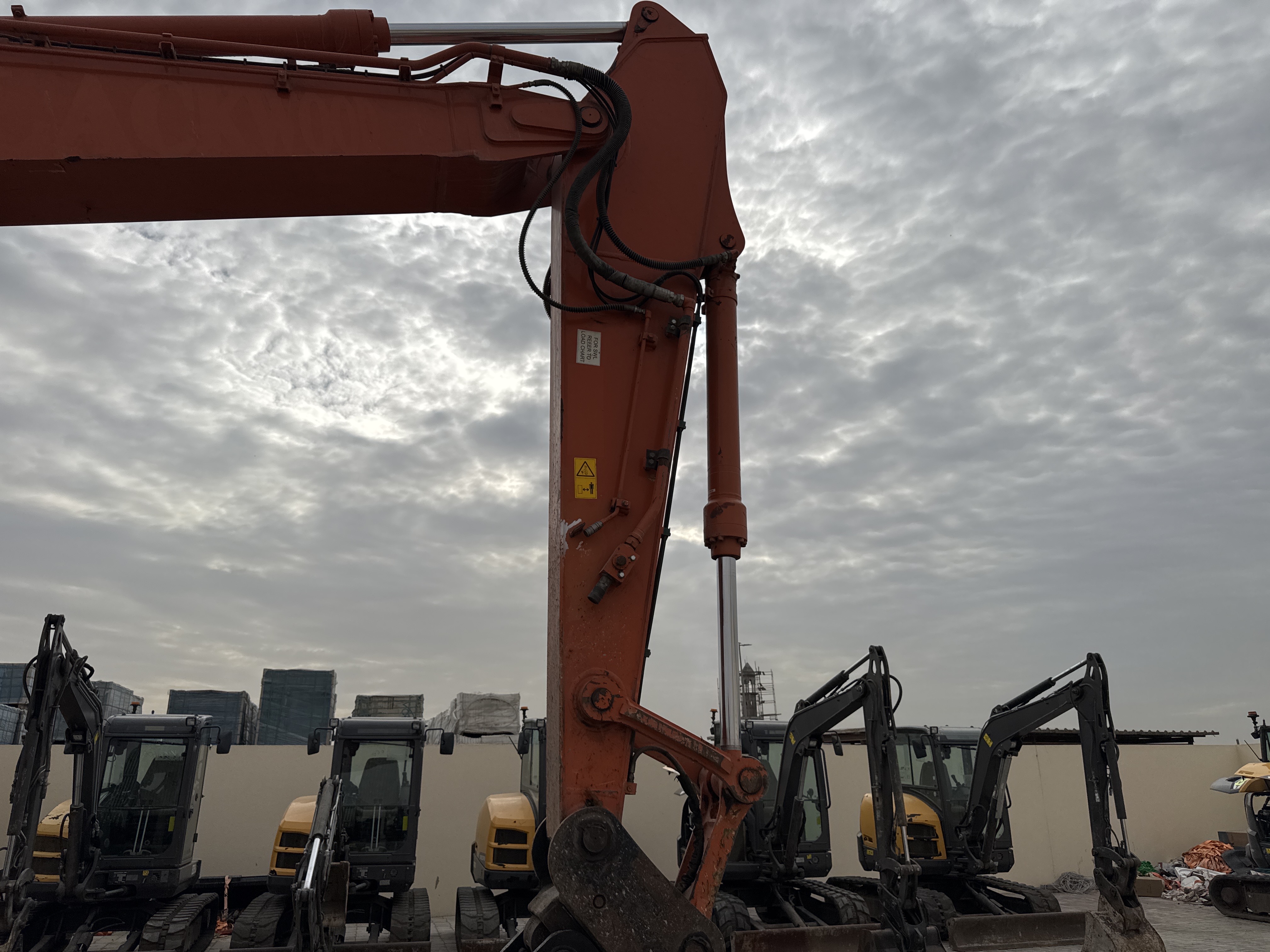 MDX-018-Hitachi-ZX225USRLC-6-Medium-excavators-inspection-Chassis-Stick-1