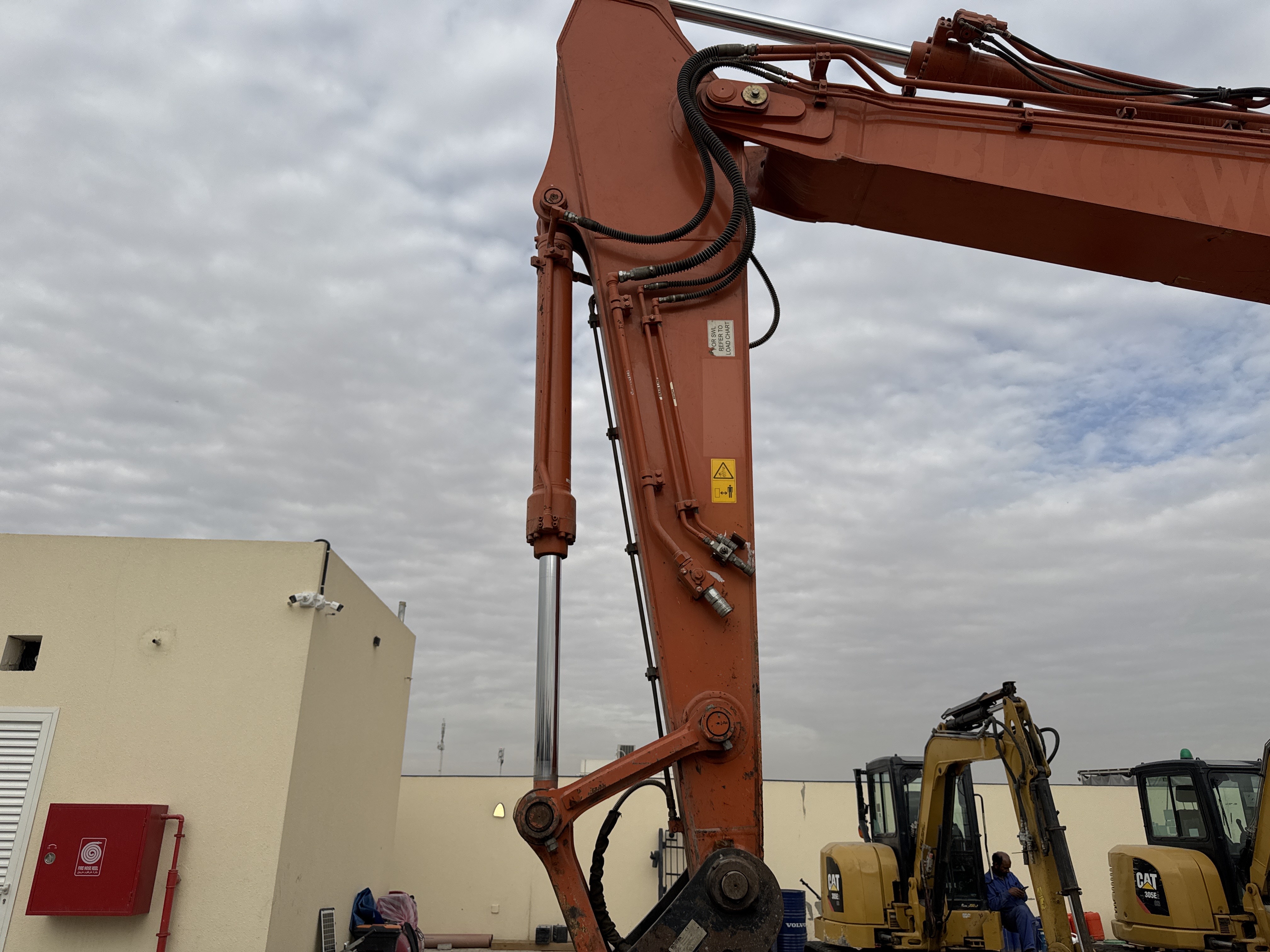 MDX-018-Hitachi-ZX225USRLC-6-Medium-excavators-inspection-Chassis-Stick-1