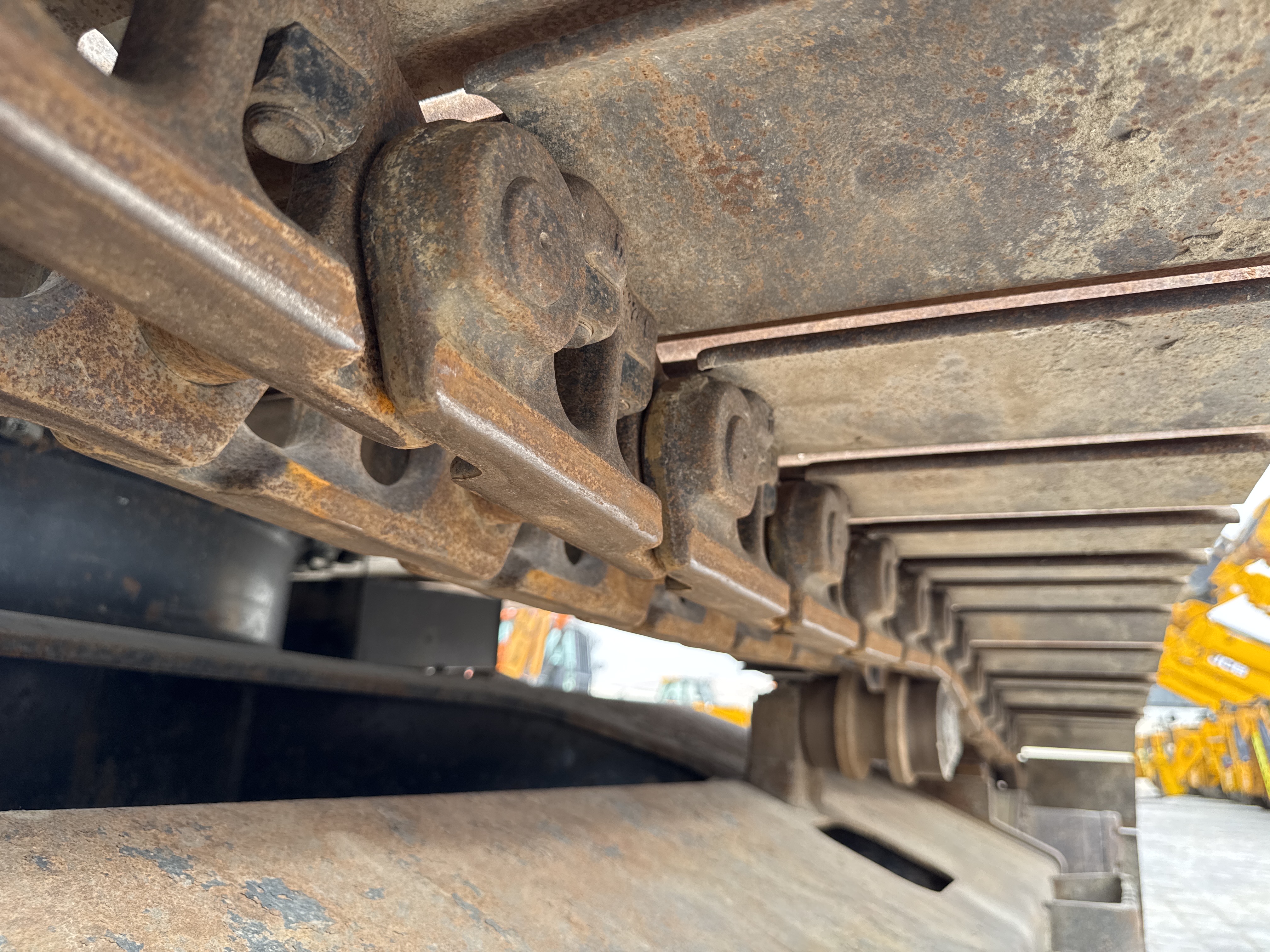 MDX-018-Hitachi-ZX225USRLC-6-Medium-excavators-inspection-Undercarriage-Left-track-chain-1