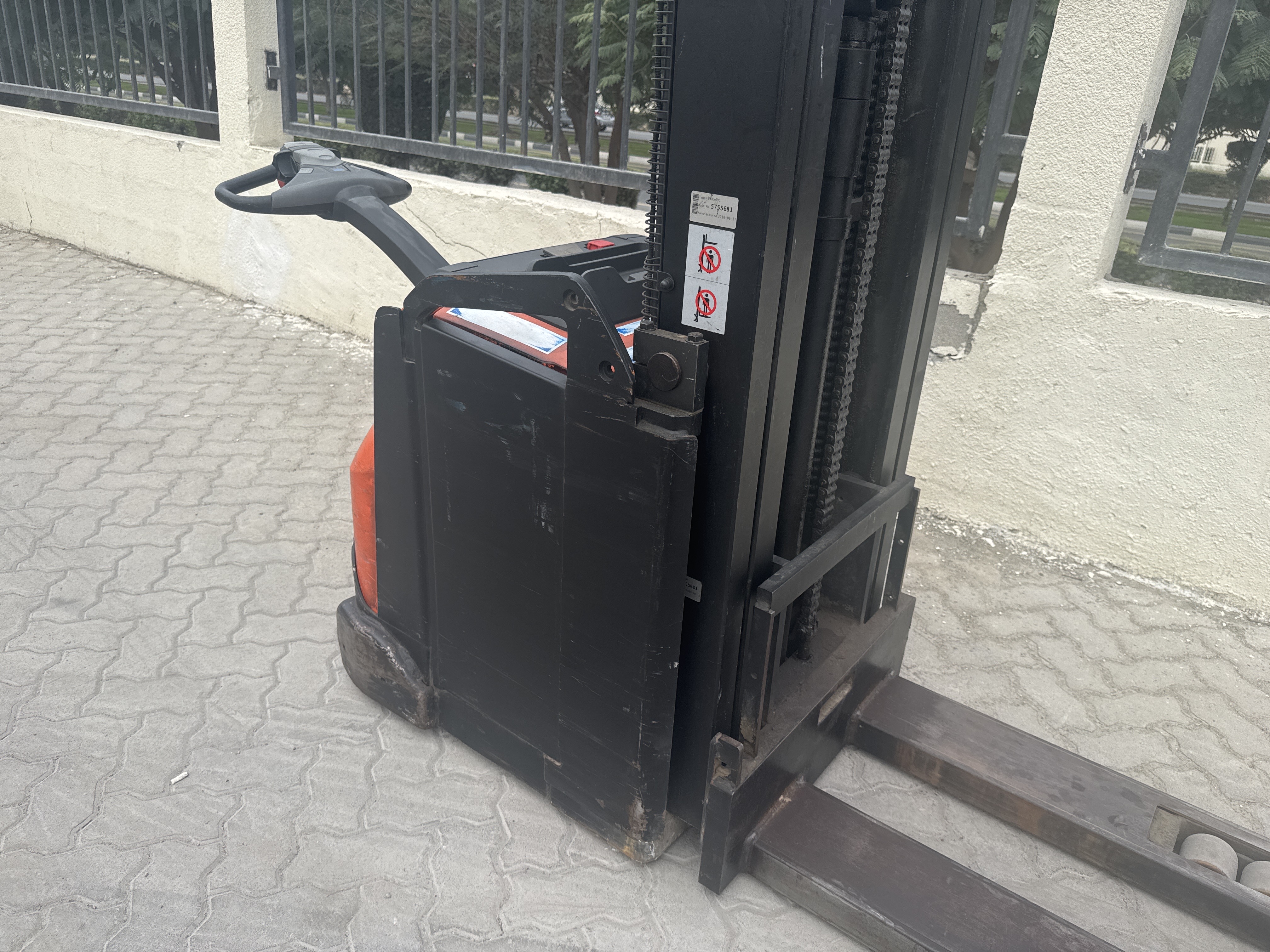 PSM-004-تويوتا-Staxio-SWE160-رافعات-باليت-فحص-الهيكل-الصبغ-1