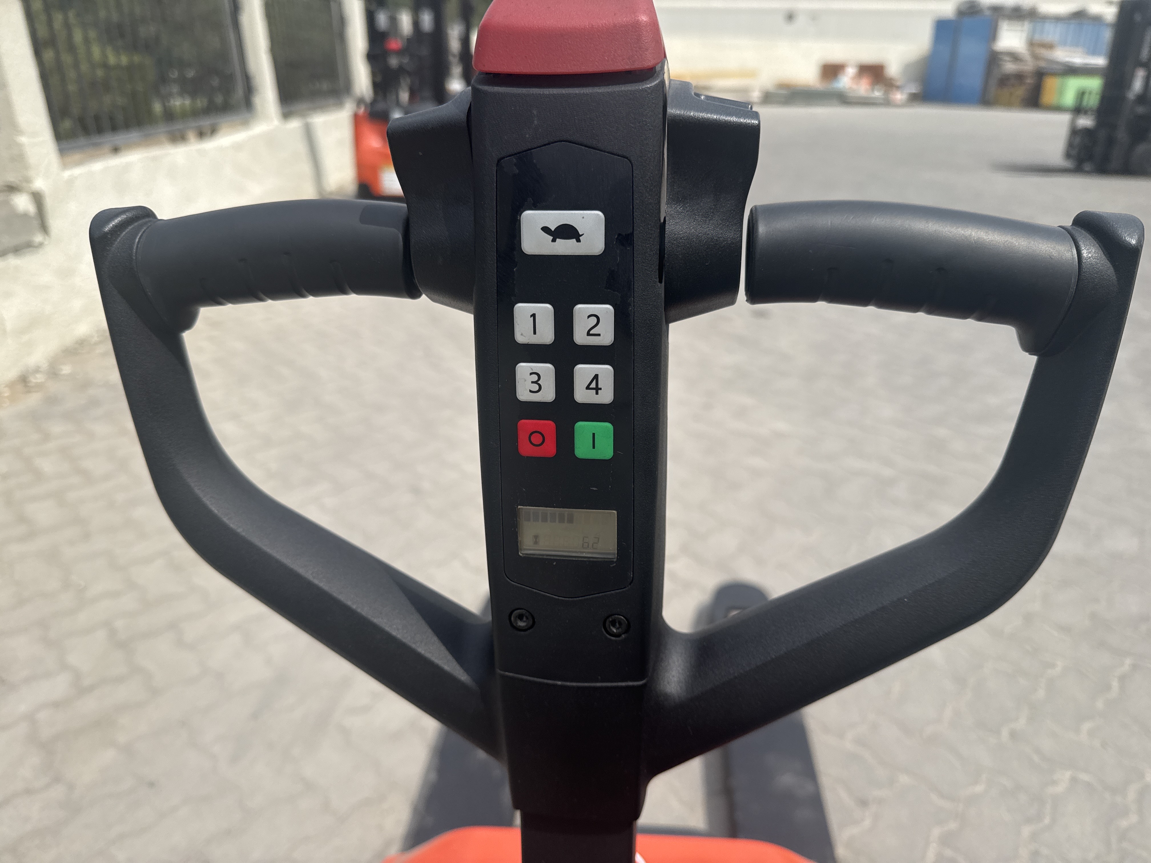PTM-001-Toyota-Tyro-LHE150-Pallet-trucks-inspection-Cabin-Electronic-instrument-board-1