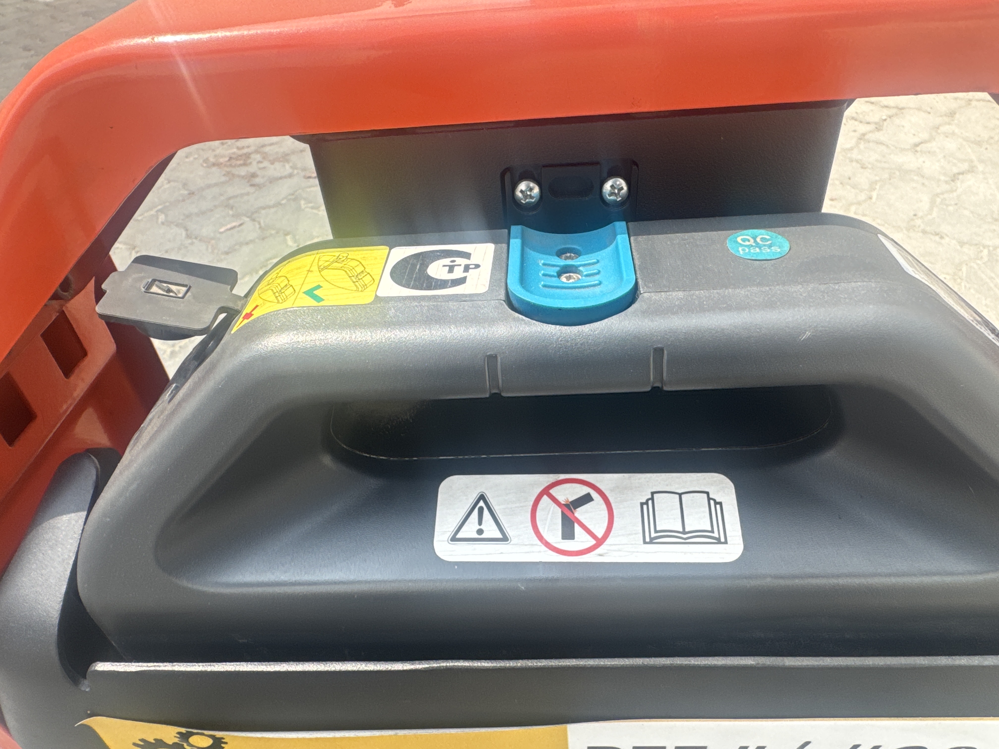 PTM-001-Toyota-Tyro-LHE150-Pallet-trucks-inspection-Electronics-Battery-1