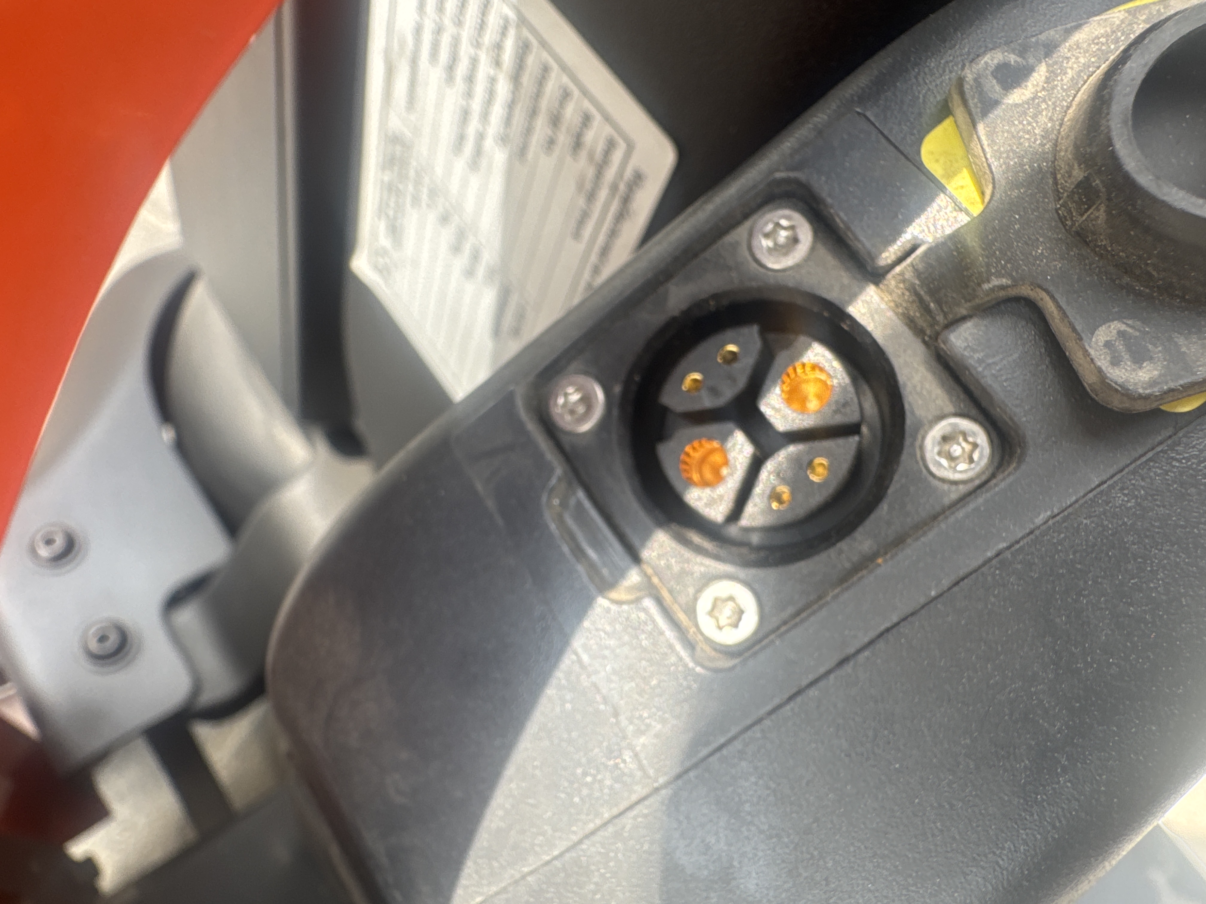PTM-001-Toyota-Tyro-LHE150-Pallet-trucks-inspection-Electronics-Battery-and-charging-system-1