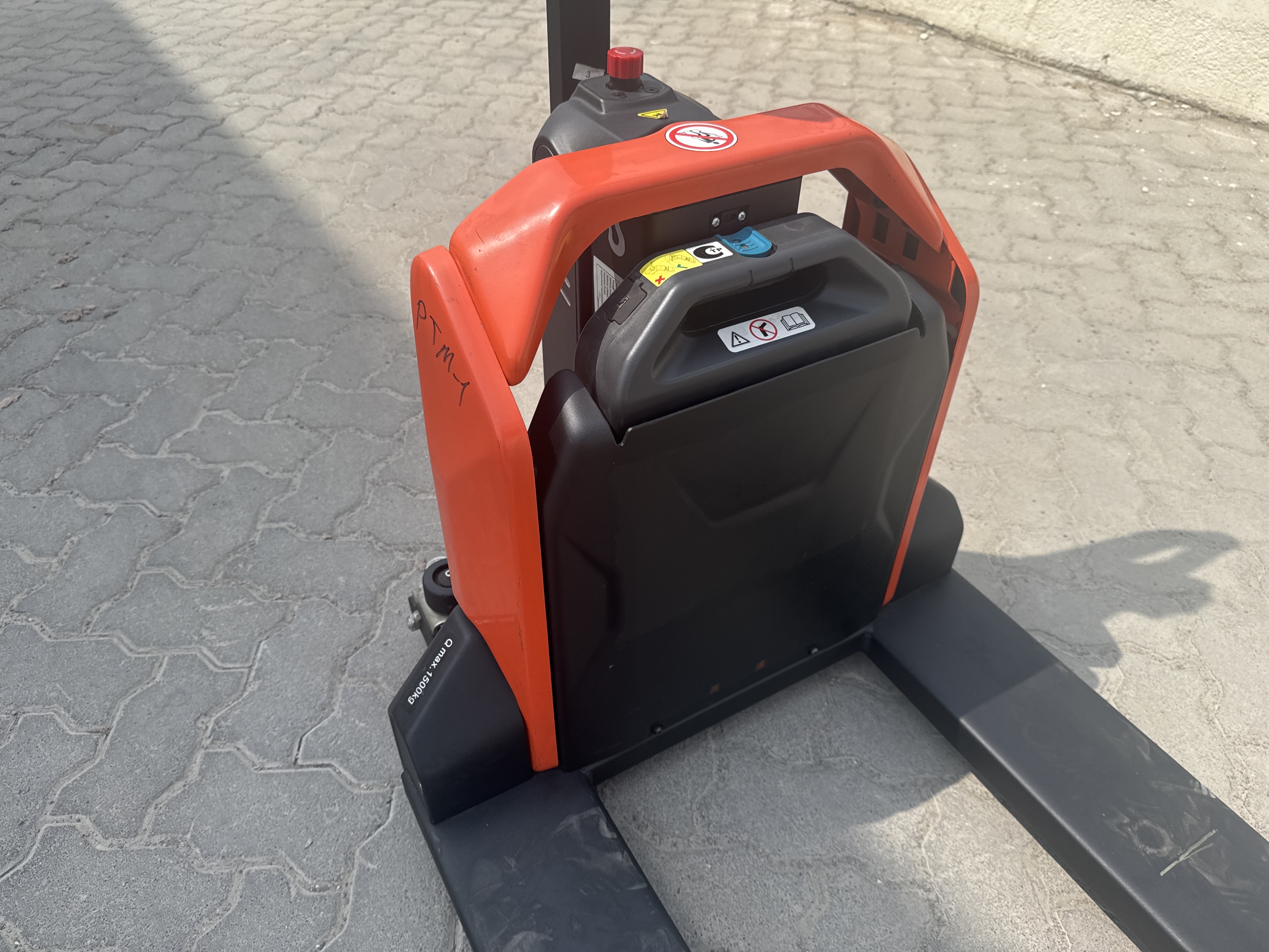 PTM-001-Toyota-Tyro-LHE150-Pallet-trucks-inspection-Structure-Paint-1