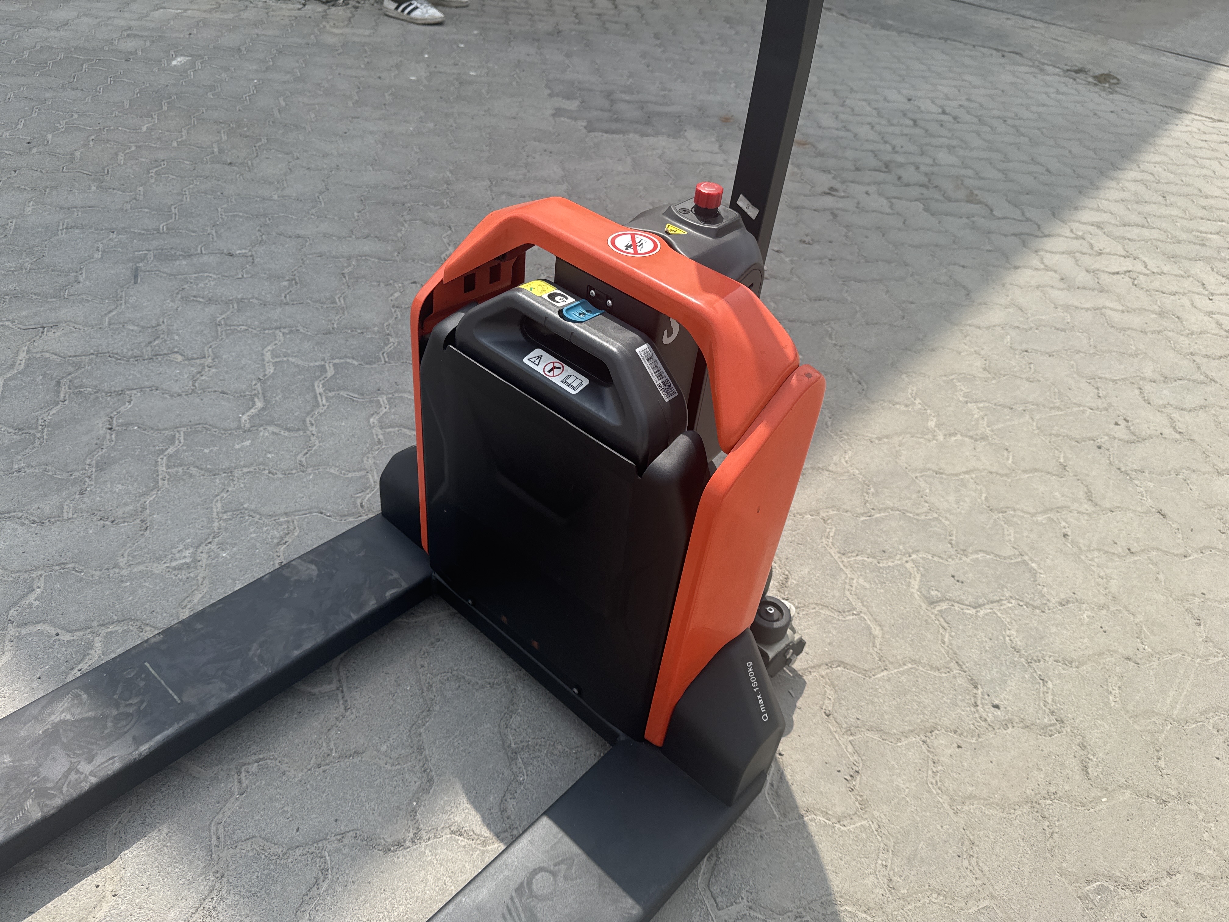 PTM-001-Toyota-Tyro-LHE150-Pallet-trucks-inspection-Structure-Paint-1