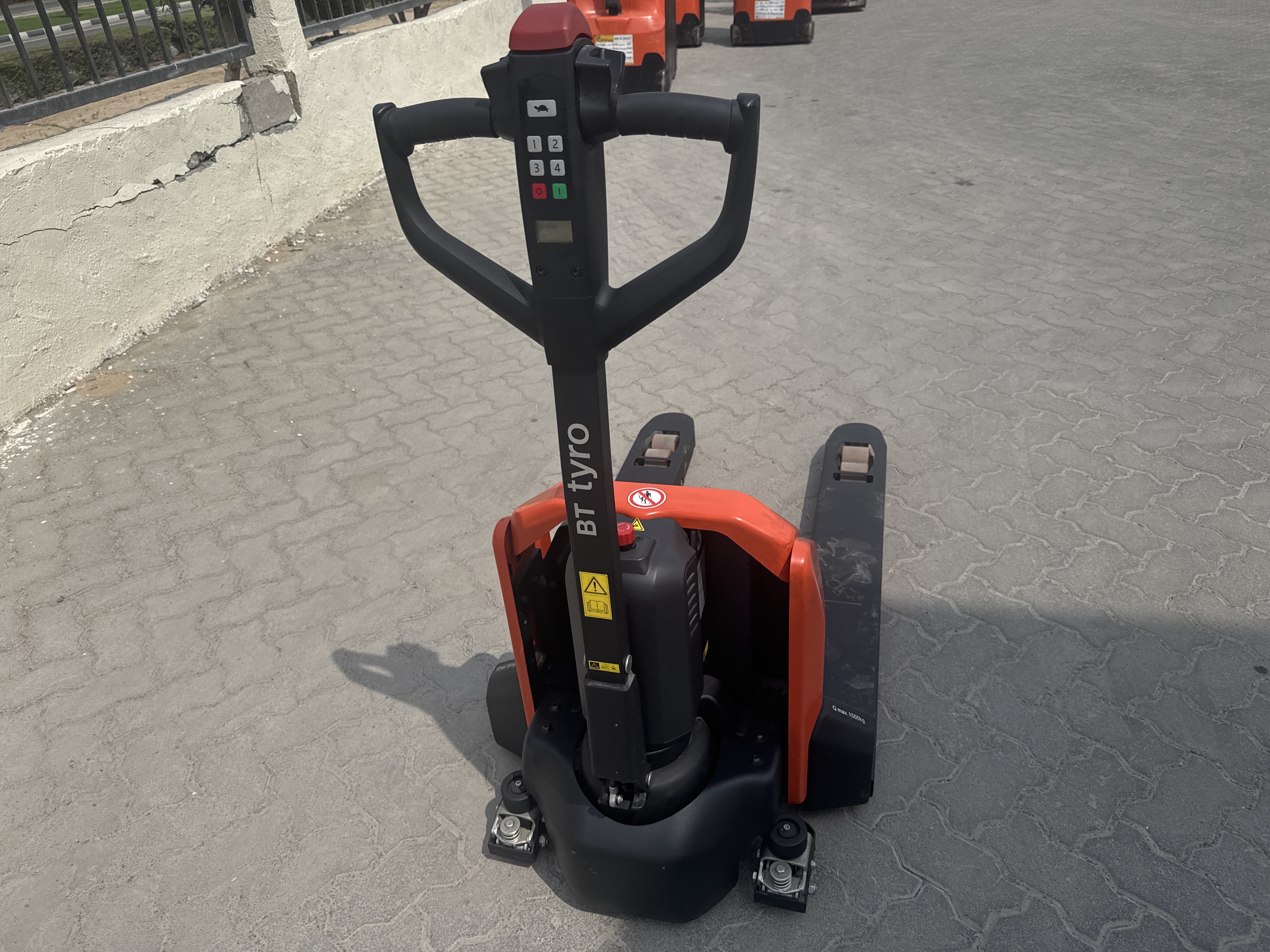 PTM-001-Toyota-Tyro-LHE150-Pallet-trucks-inspection-Structure-Paint-1