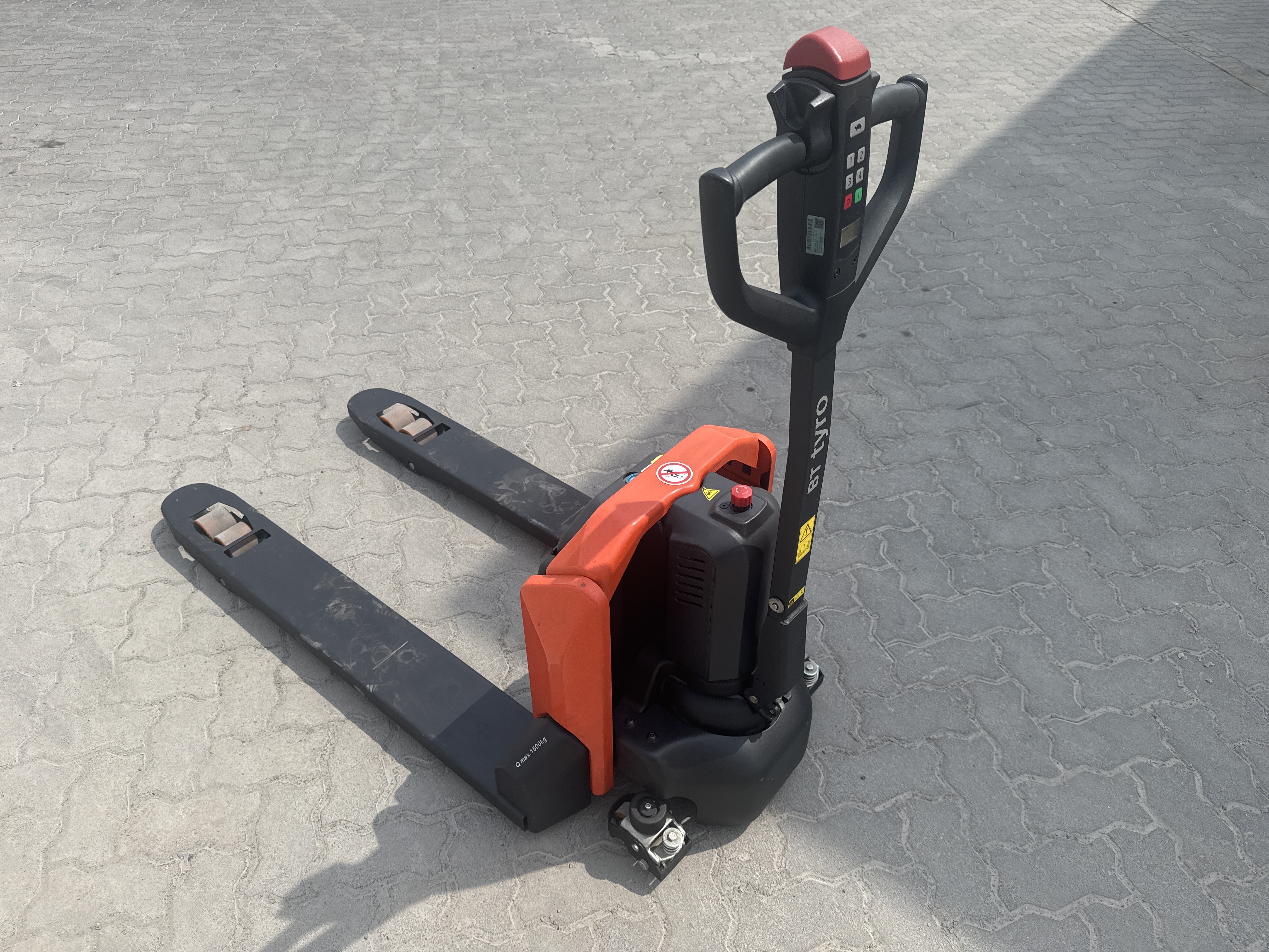 PTM-001-Toyota-Tyro-LHE150-Pallet-trucks-inspection-Structure-Paint-1